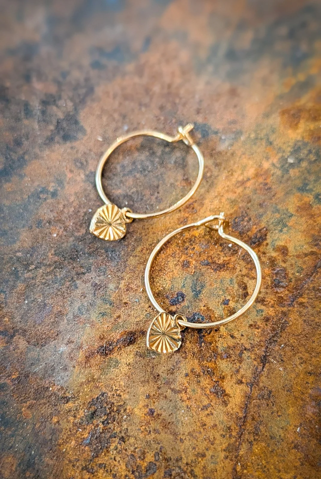 anneaux plaqué OR petit coeur pendant - Bazar du Panier.jpg