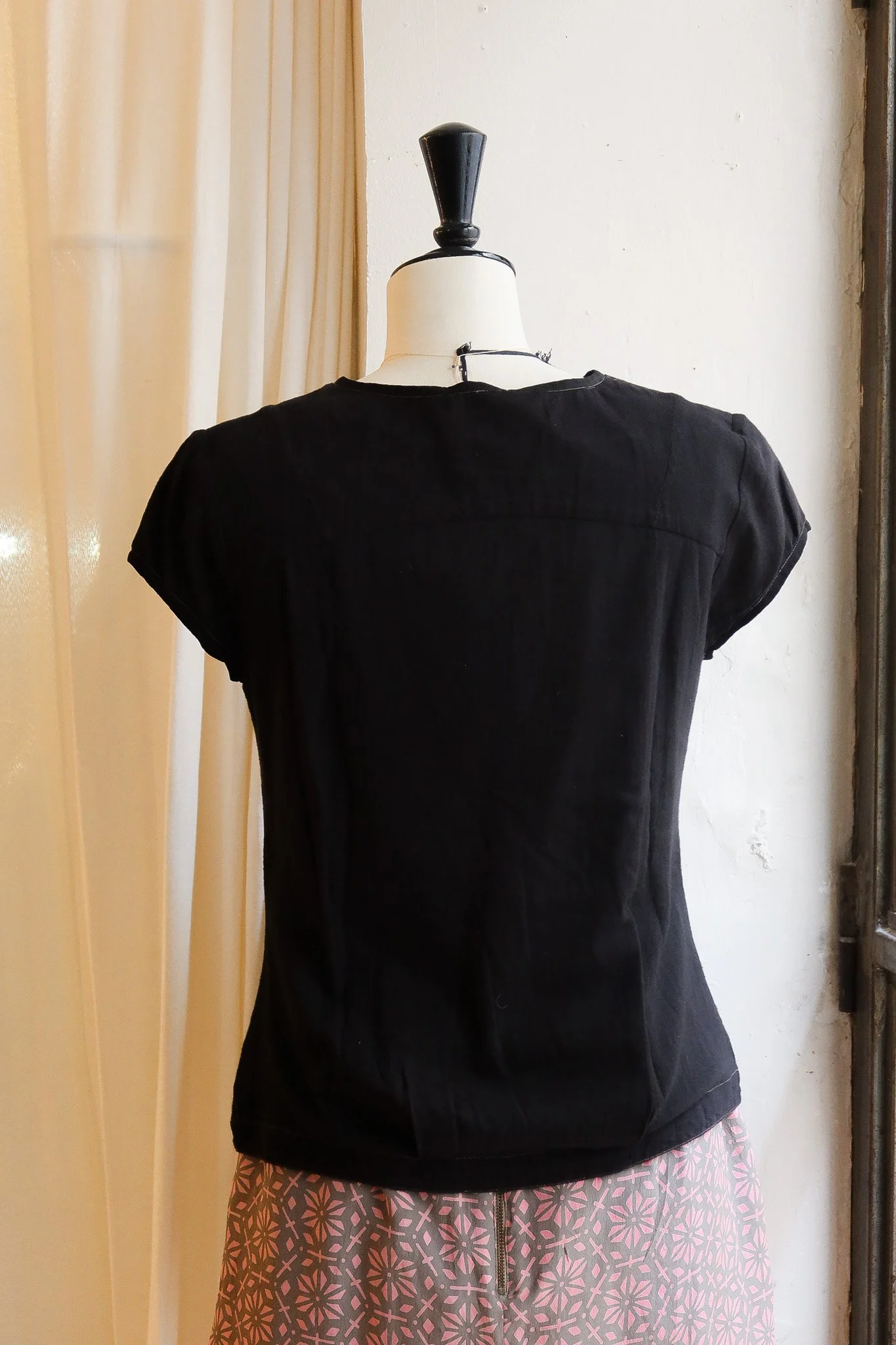 tee-shirt noir brodé birdsong bazar du panier 4.jpg