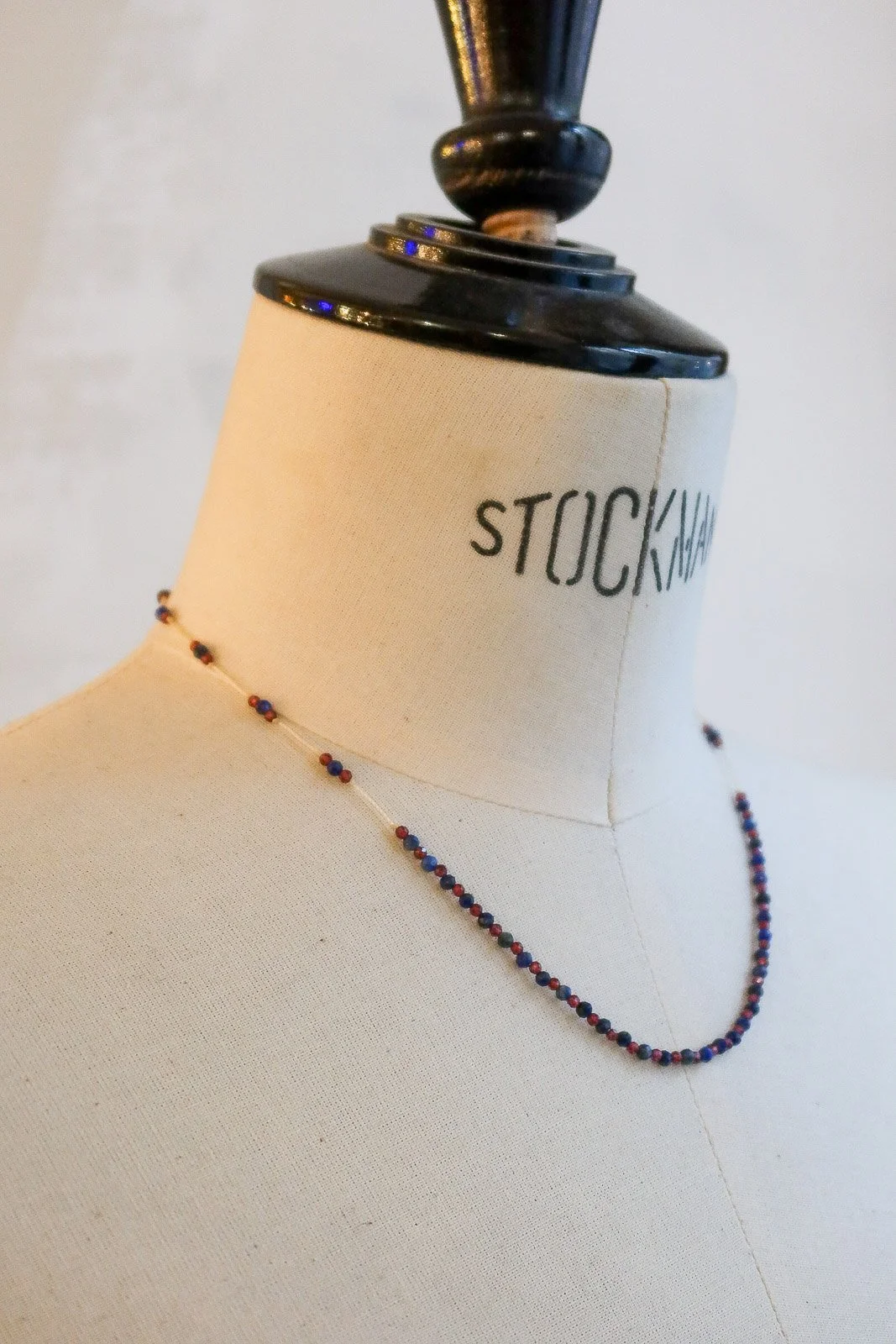 Collier fin ajustable en lapis lazuli et améthyste