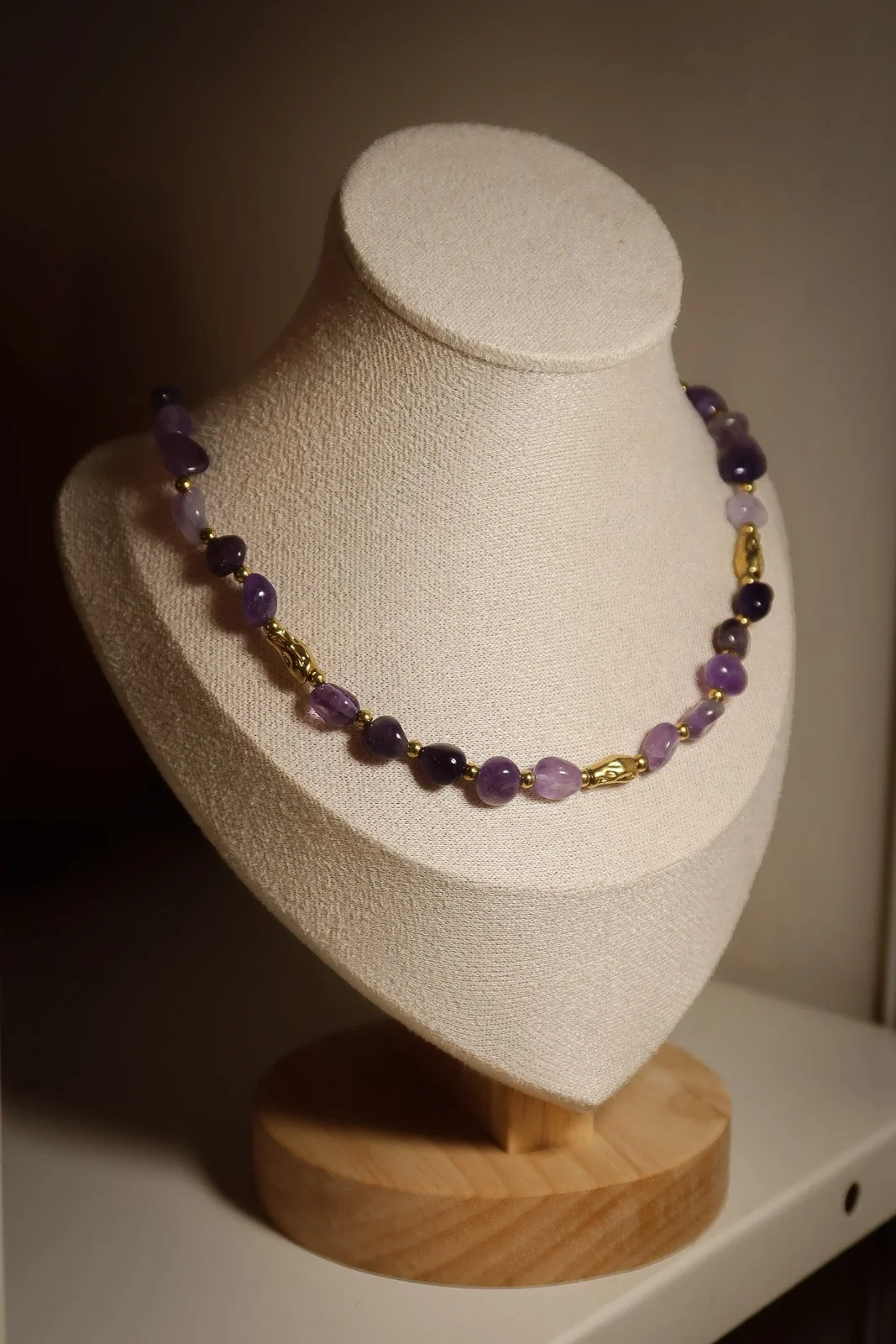 Collier en pierres naturelles violettes