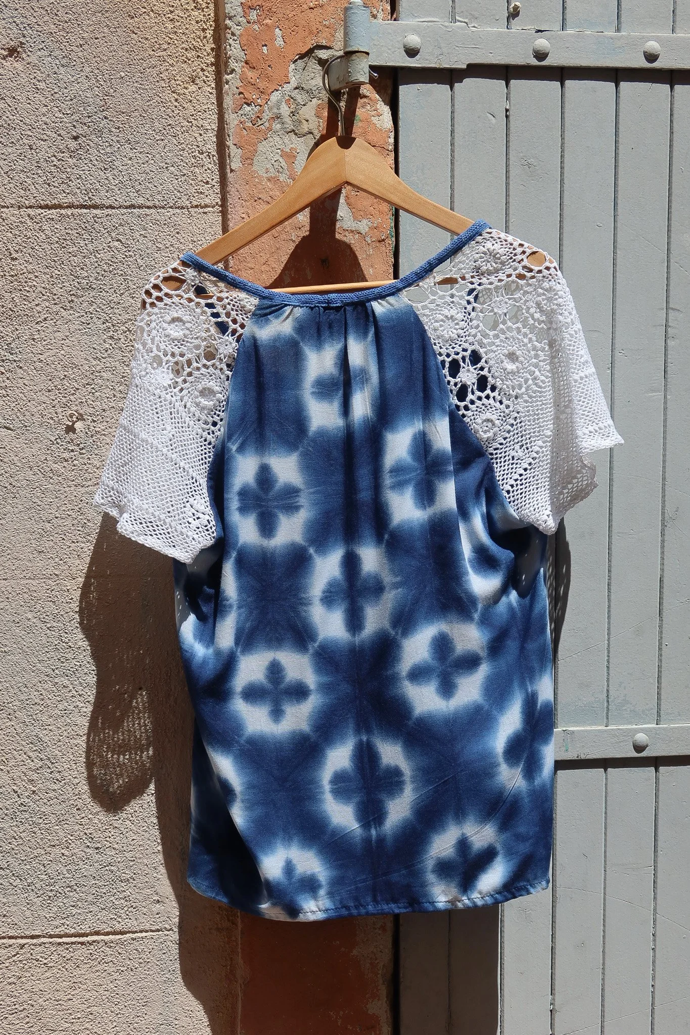 Blouse CARLA Tie&dye bleu et dentelle ancienne - Birdsong 3.jpg
