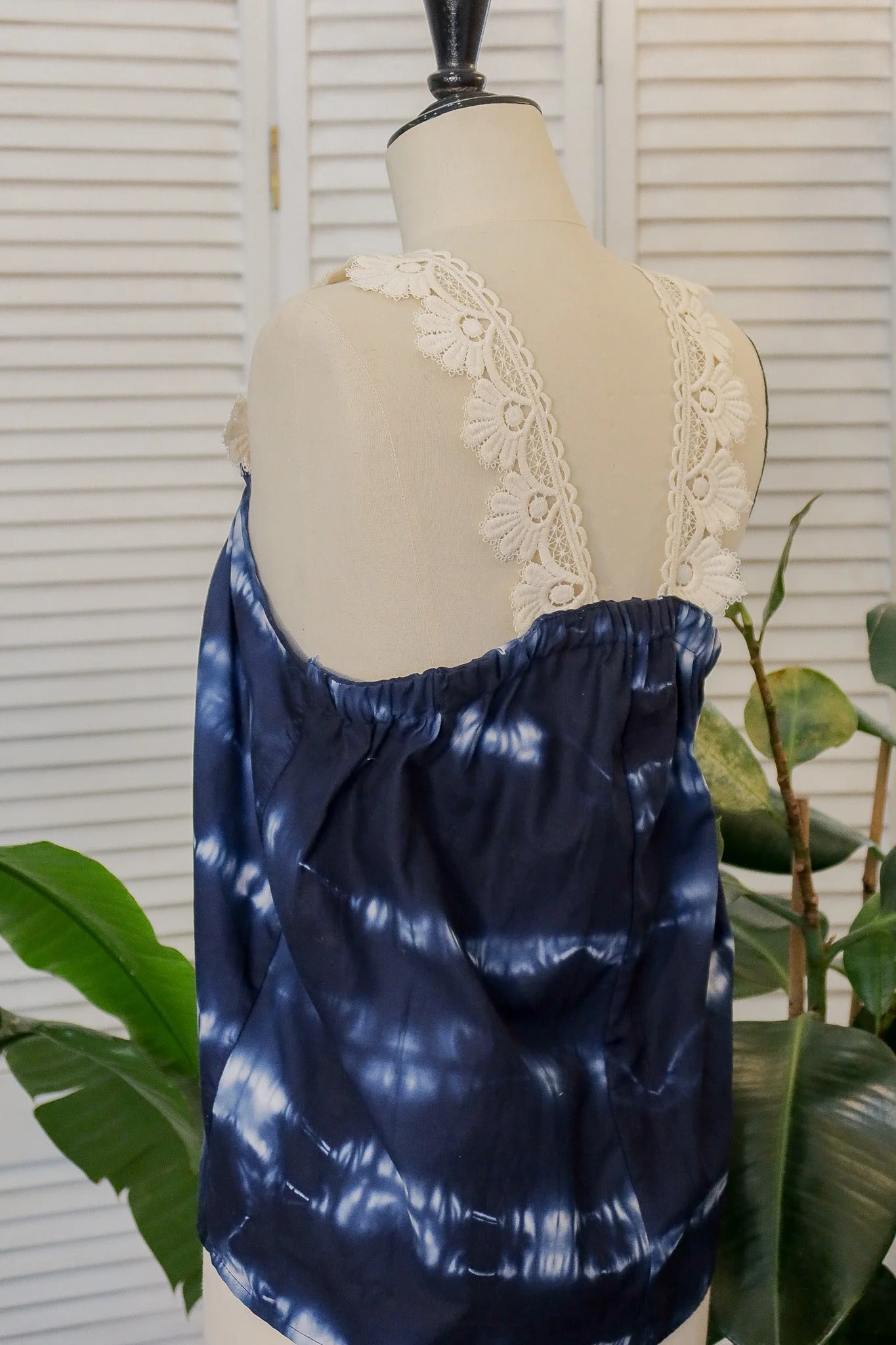 top CARLA bleu dentelle Birdsong 4.jpg