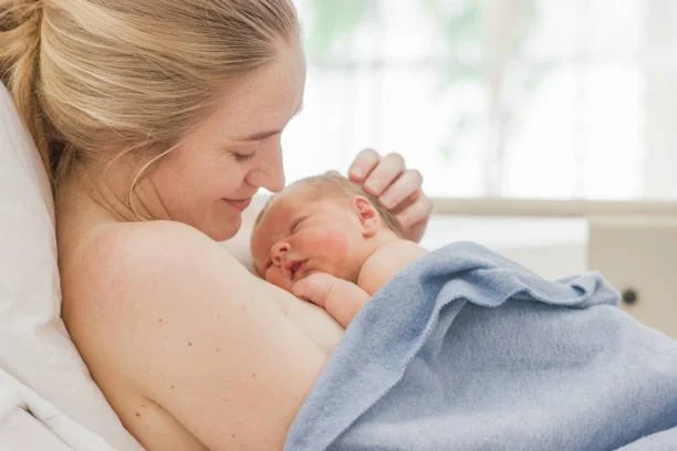 Die Kraft im Unerwarteten: Wie Frauen unter der Geburt innerlich stabil bleiben können
