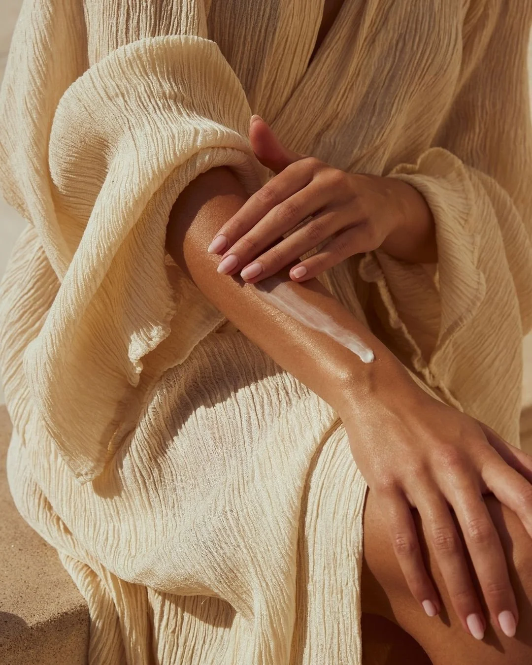 Everglow. 24-7 Tanning Wagga. Tap. Tan. Glow Book your session today. Fake Tan. Tanning salon, spray tan, sunless tanning, sunless glow, bronze, glow, sun-kissed, flawless, radiant, tan studio, tan vibes. Tan 24/7. Contactless Tan. Tan Booth.