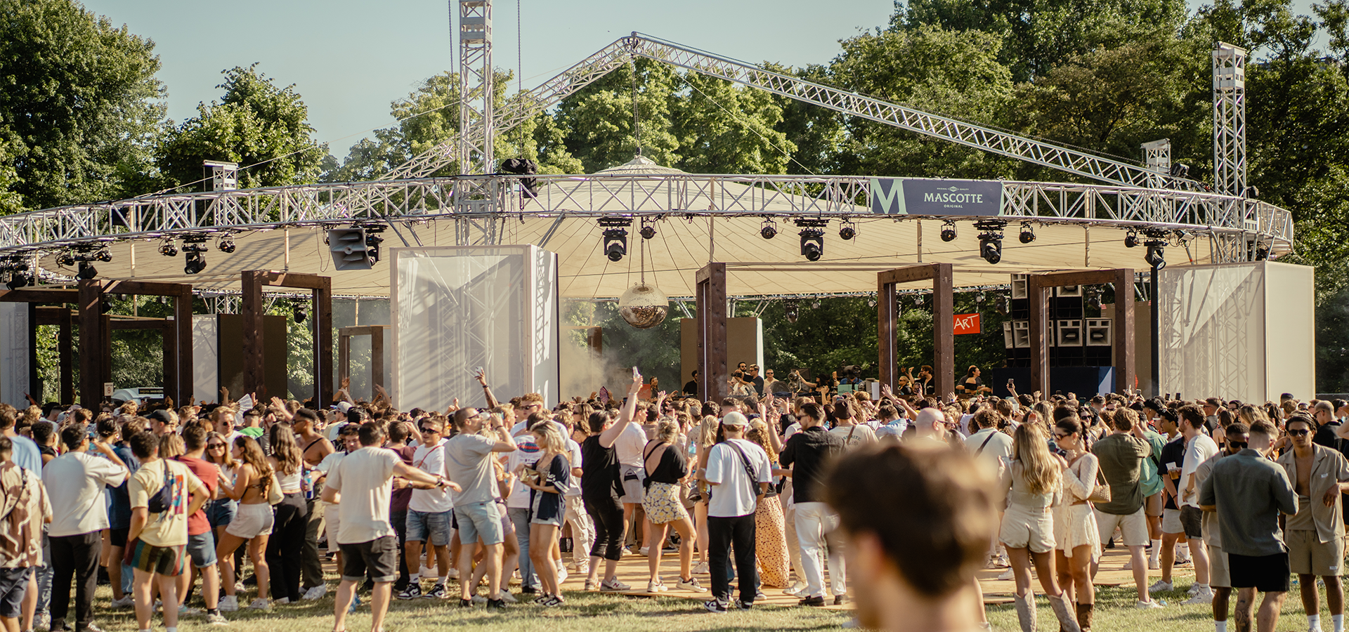 664c7e3e570f137cdcafb2cb_Mascotte 3.png