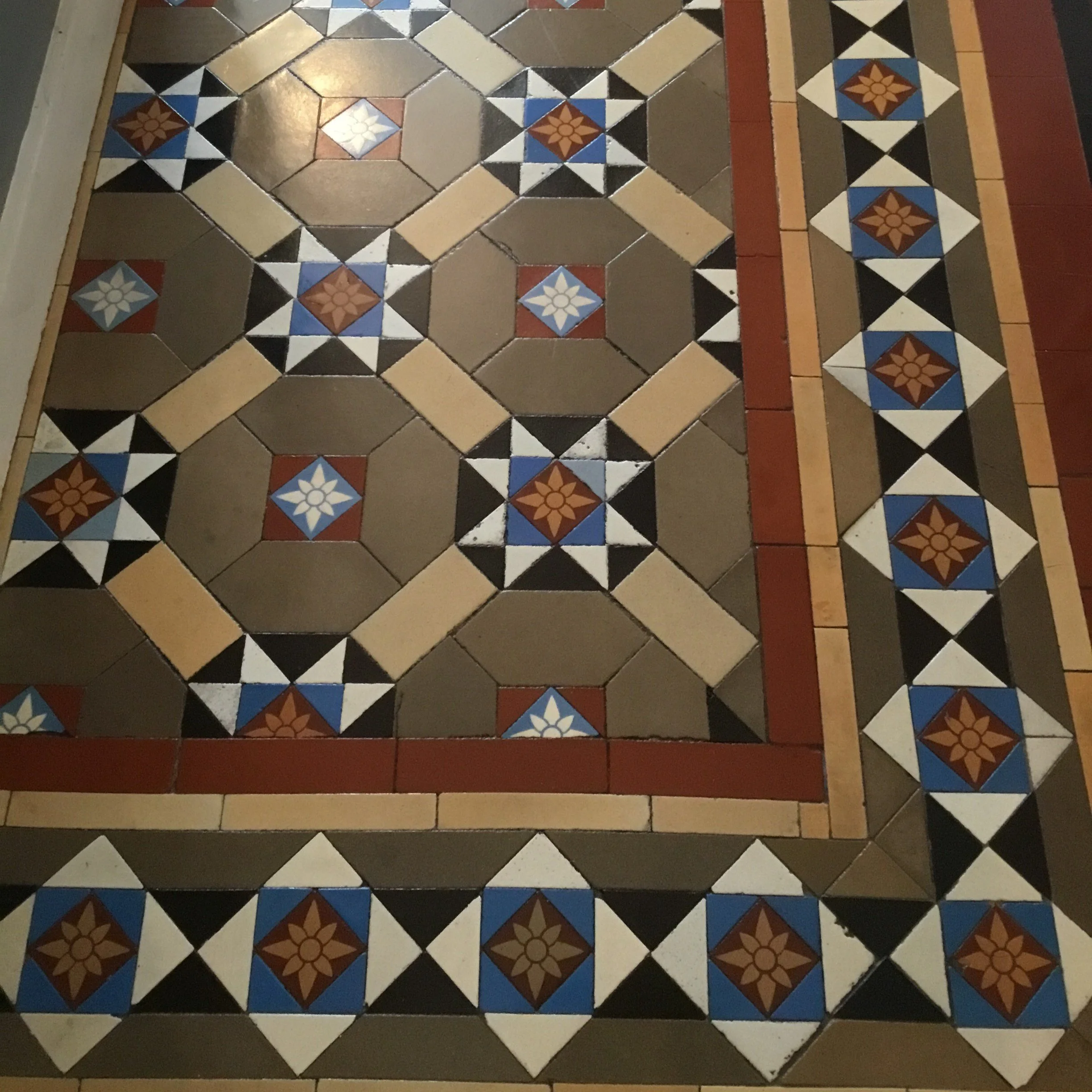 Same hexagon and yellow frame design as above and a larger format border with red and yellow strips