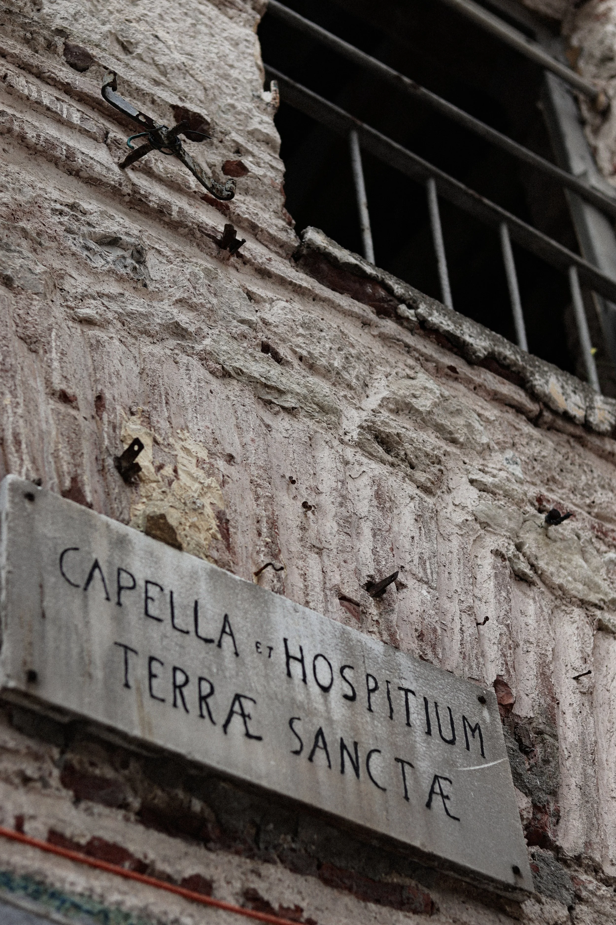 . memory of hospes .