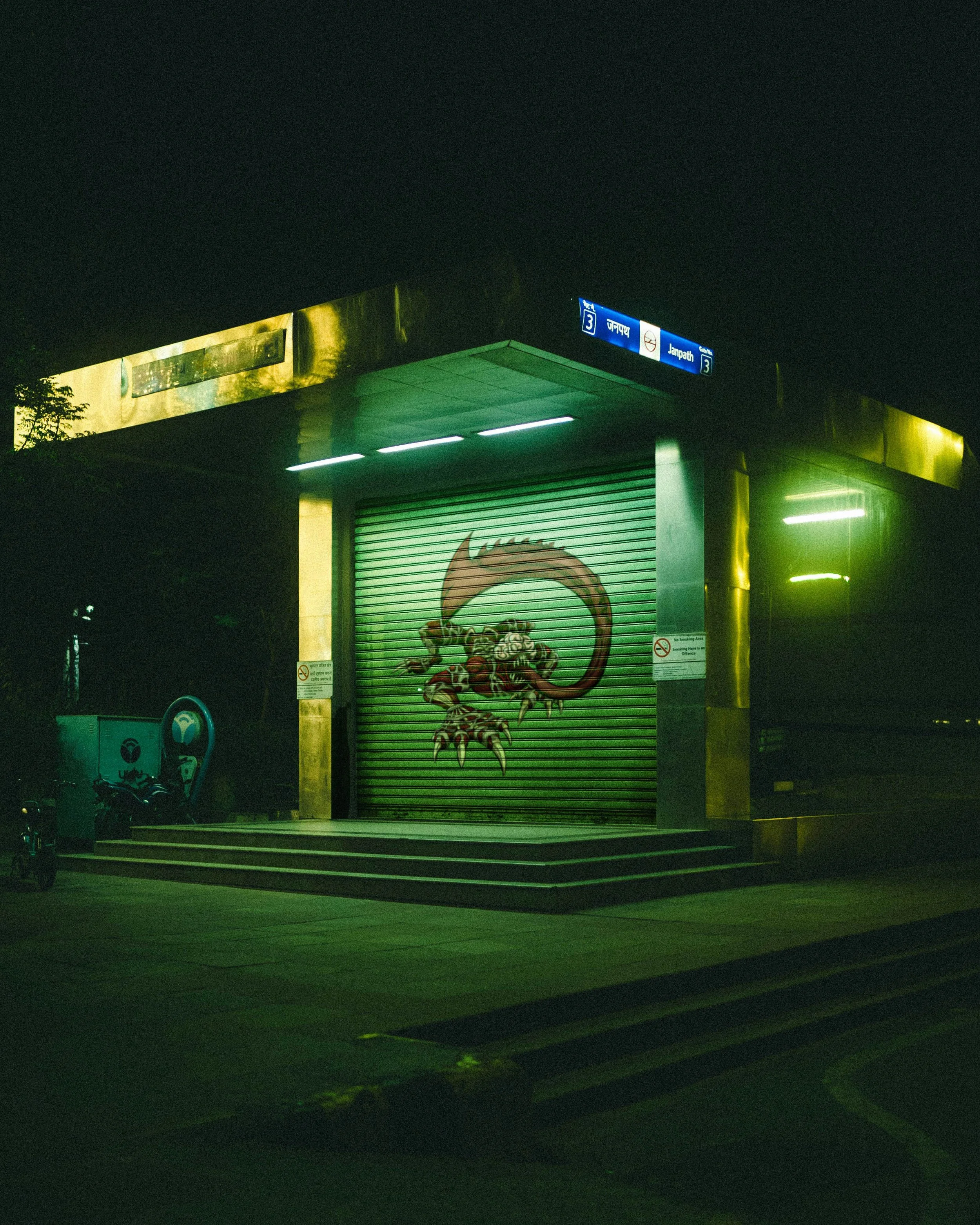 Mockup. A comic-style Licker illustration painted on a garage door