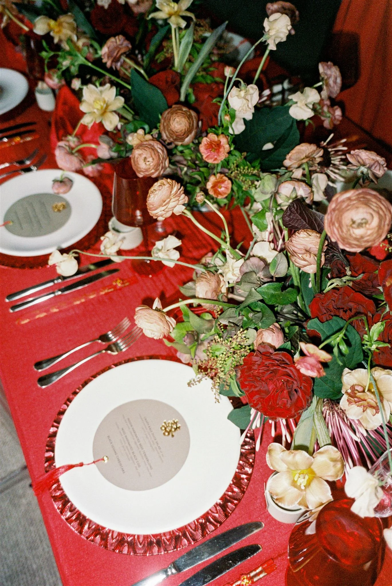 red flowers on table at wedding 1 Hotel Hanalei Bay
