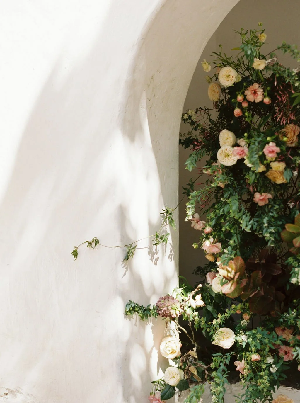 Palm Springs wedding flowers installation