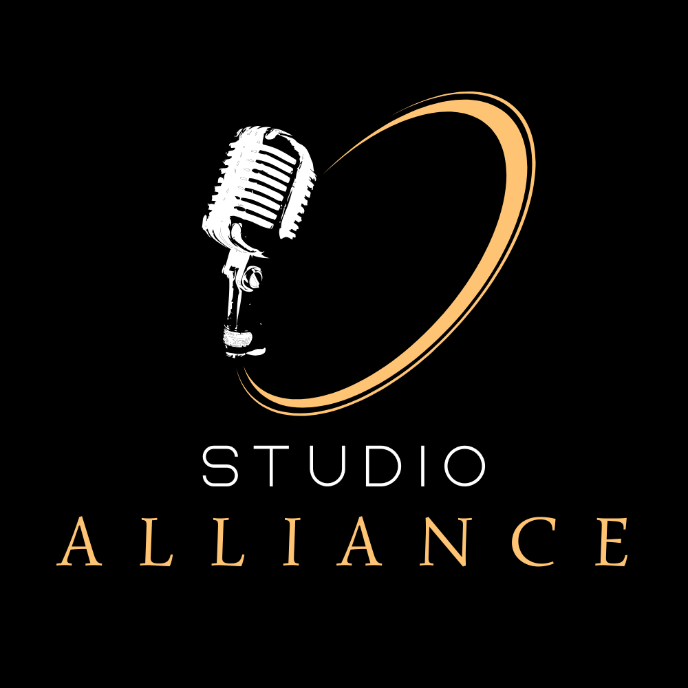 Logo de Studio Alliance - un micro blanc et une alliance dorée au-dessus du nom commercial