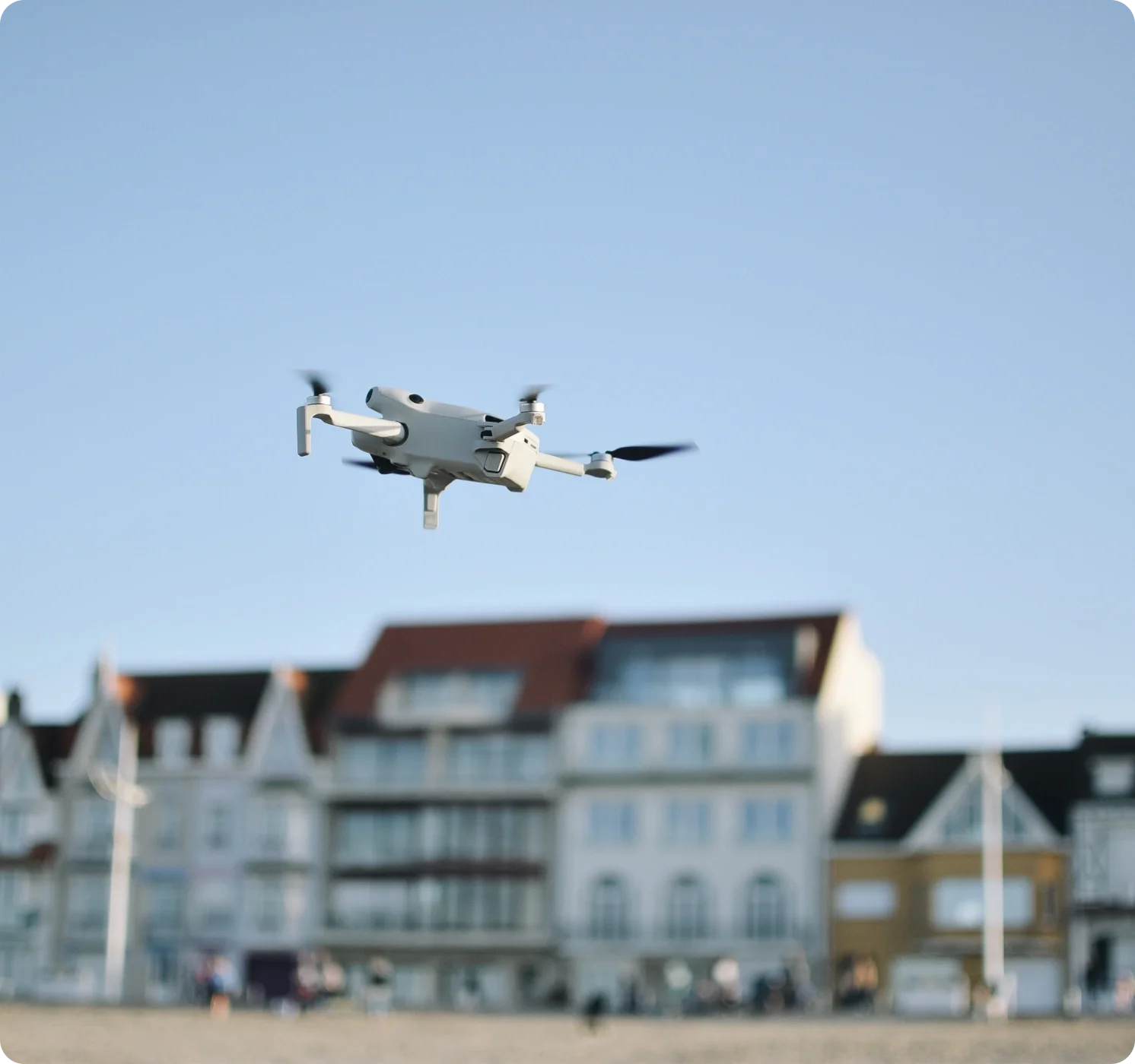 Entretien de bâtiments par drone : comment ça marche ?