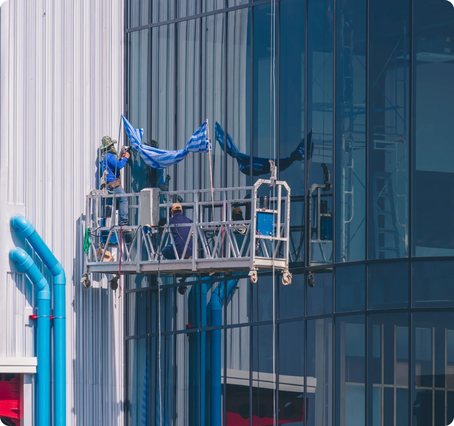 Drone vs nacelle vs échafaudage : quelle solution pour l'entretien de vos façades ?