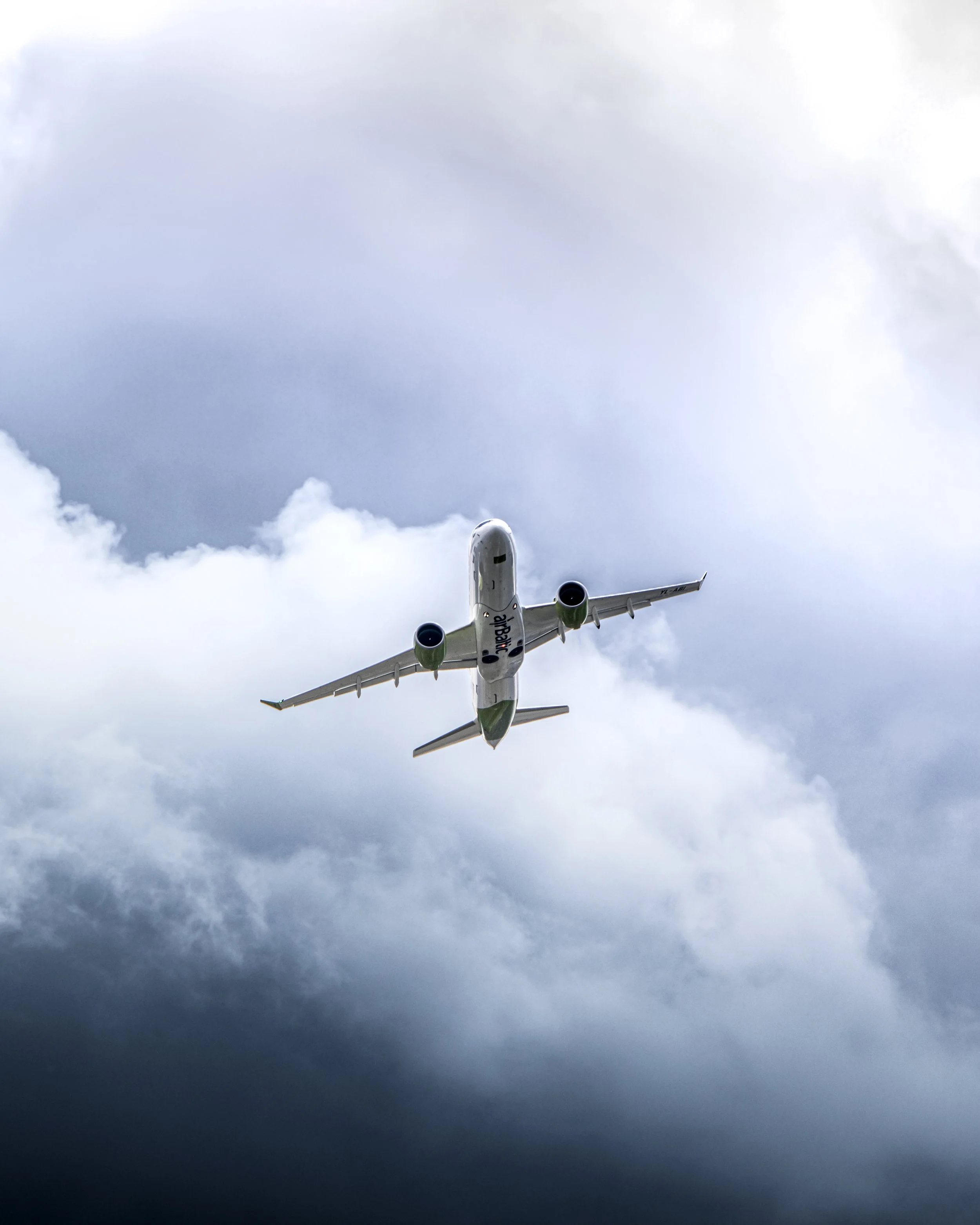 Air Baltic a220 AMS X.jpg