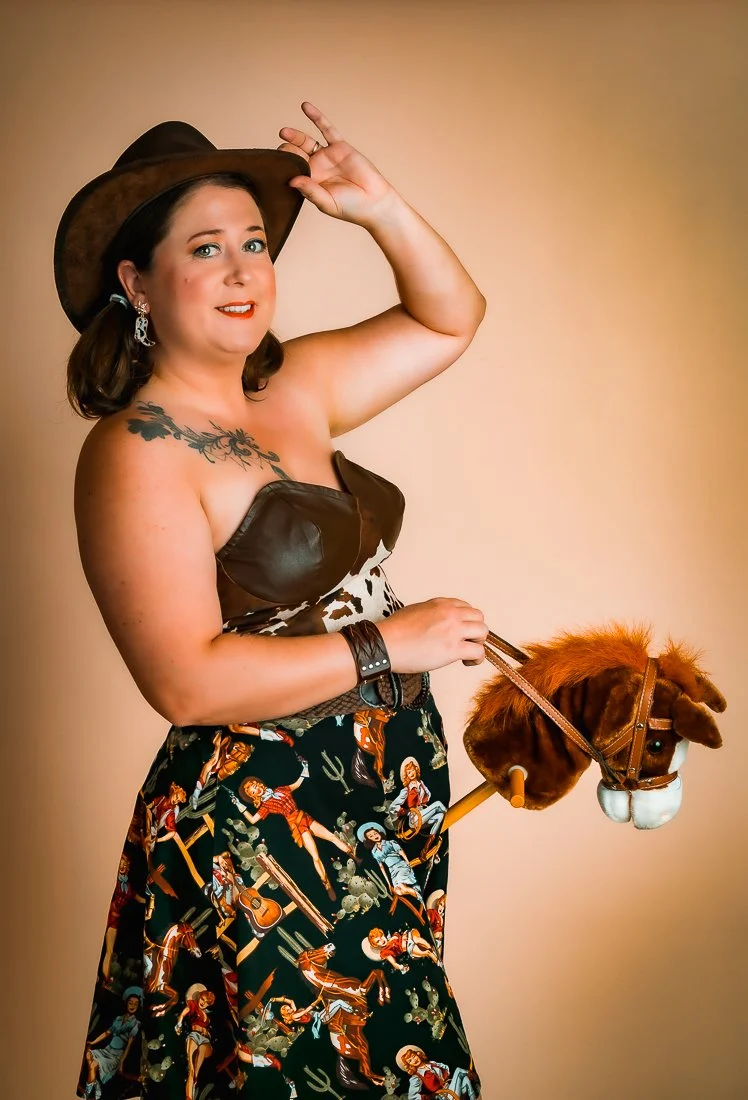 portrait_pin_up_Cowgirl_inspiration_Elvgren4.jpg