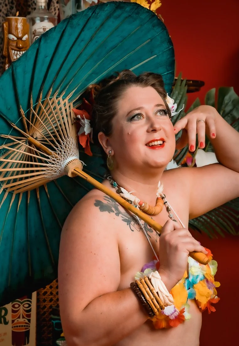 portrait_pin_up_Tiki_Tropical3.jpg