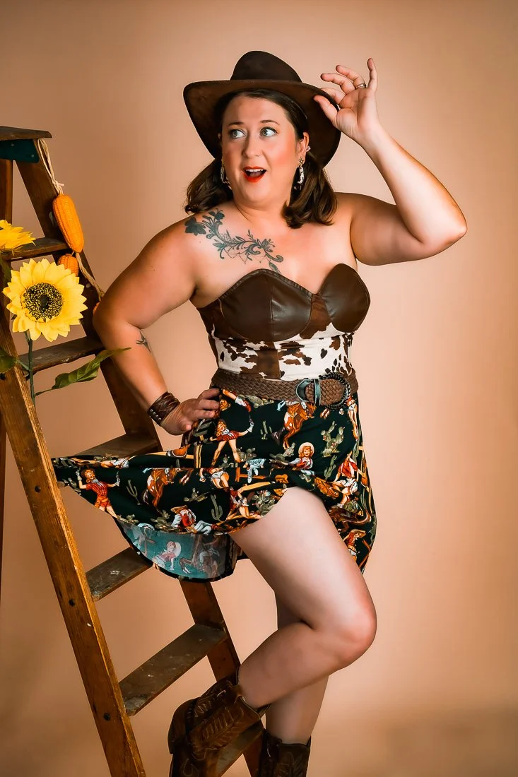 portrait_pin_up_Cowgirl_inspiration_Elvgren1.jpg