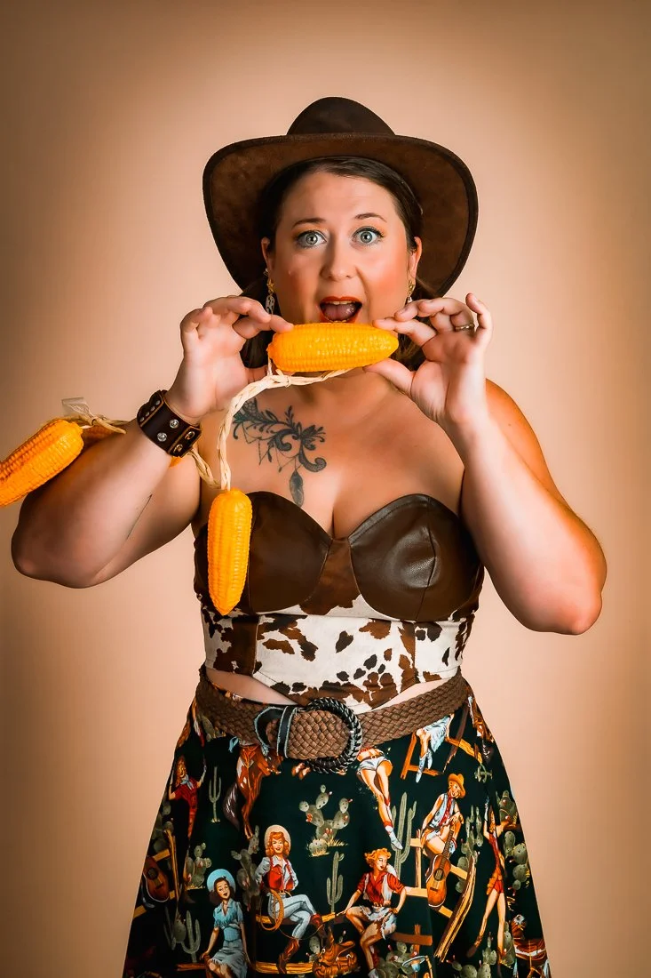 portrait_pin_up_Cowgirl_inspiration_Elvgren8.jpg