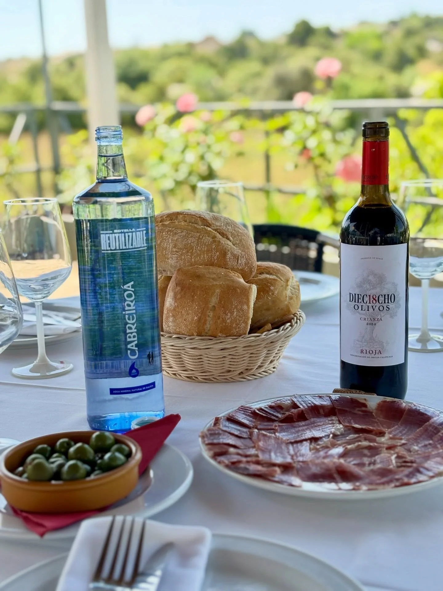 Aqu&iacute; todo acompa&ntilde;a: la calidad, el sabor, el tiempo, la compa&ntilde;&iacute;a y el entorno.

Ven a disfrutar en plena naturaleza 👇🏼
El Picachuelo Restaurante Asador 
918 686 074 - 630 427 388

#turismogastron&oacute;mico #restaurante