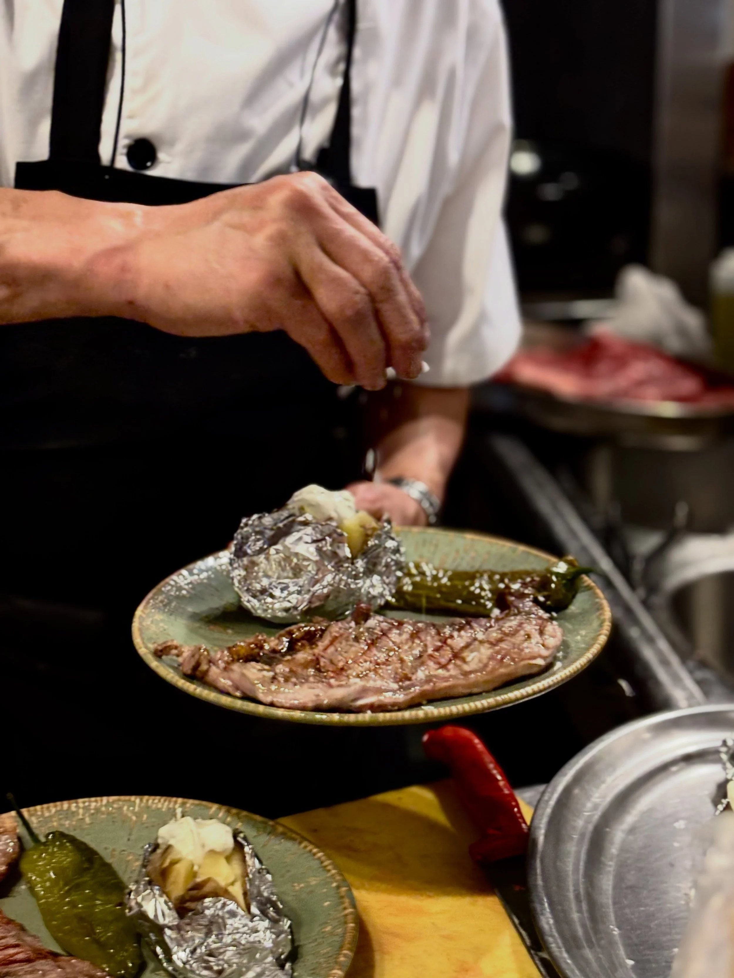 Si amas la carne, aqu&iacute; empieza tu mejor experiencia 🔥

Cortes selectos, fuego aut&eacute;ntico y un sabor a la parrilla que conquista ⚡️🍷

Reservas en:
El Picachuelo Restaurante Asador 
918 686 074 - 630 427 388
www.elpicachuelo.es

#parrill
