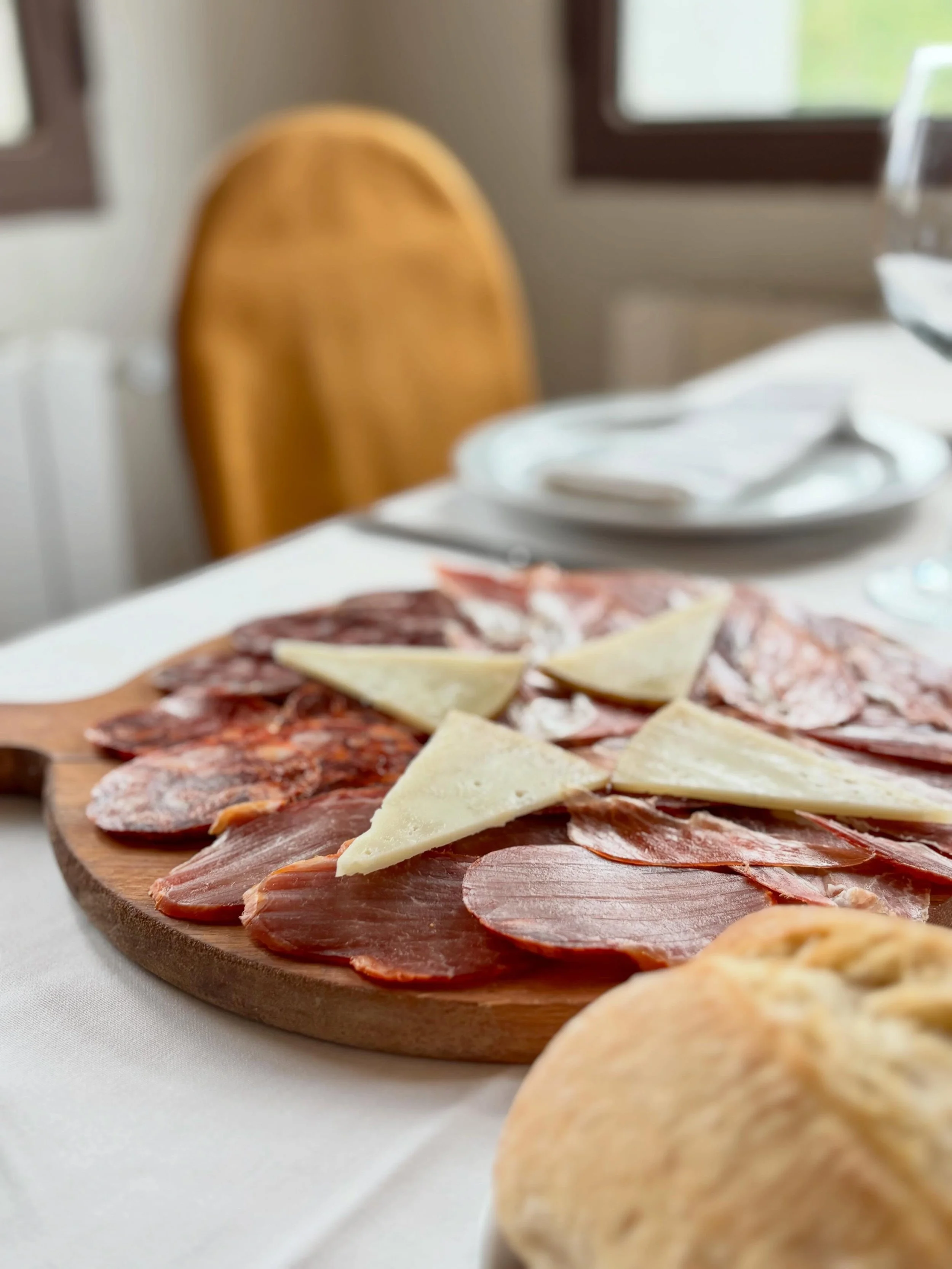 Una tabla de ib&eacute;ricos que conquista a primera vista y enamora al primer bocado. 

El Picachuelo Restaurante Asador 
www.elpicachuelo.es

#restaurantemadrid #turismogastron&oacute;mico #planesmadrid #atazar #elberrueco