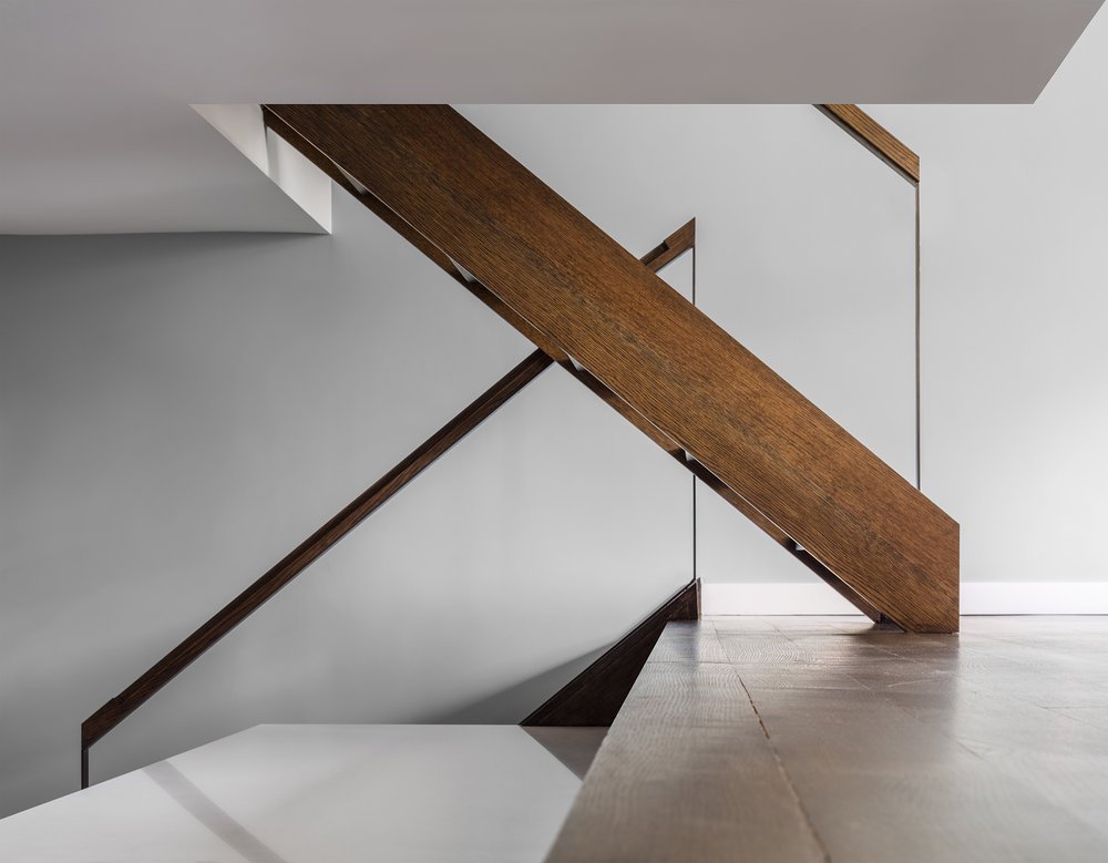 Oranssi carpenter using bench saw