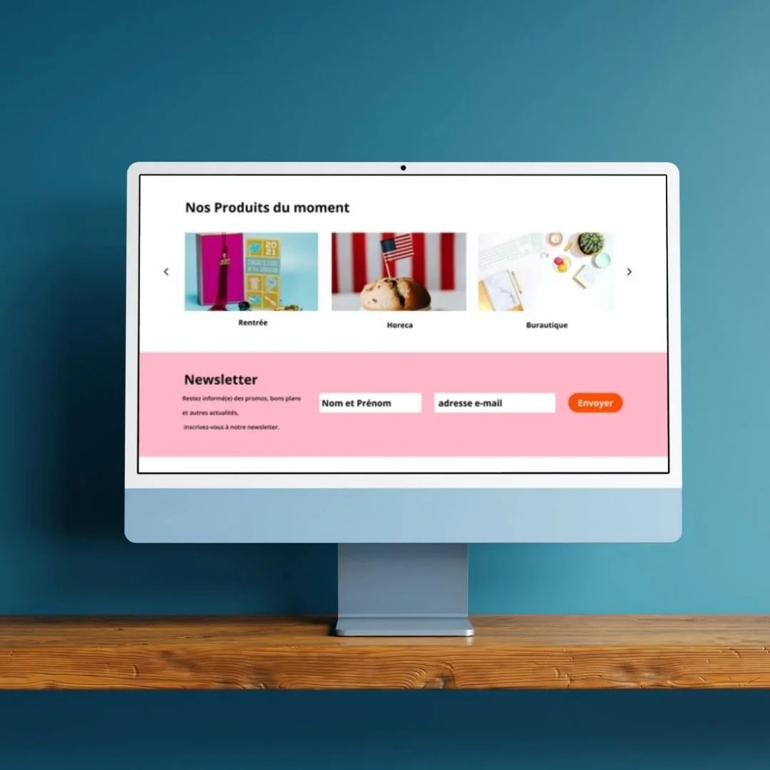 Capture d'écran d'un site internet affiché sur un moniteur d'ordinateur avec une section pour des produits du moment et une inscription à une newsletter, le tout dans une interface en français.