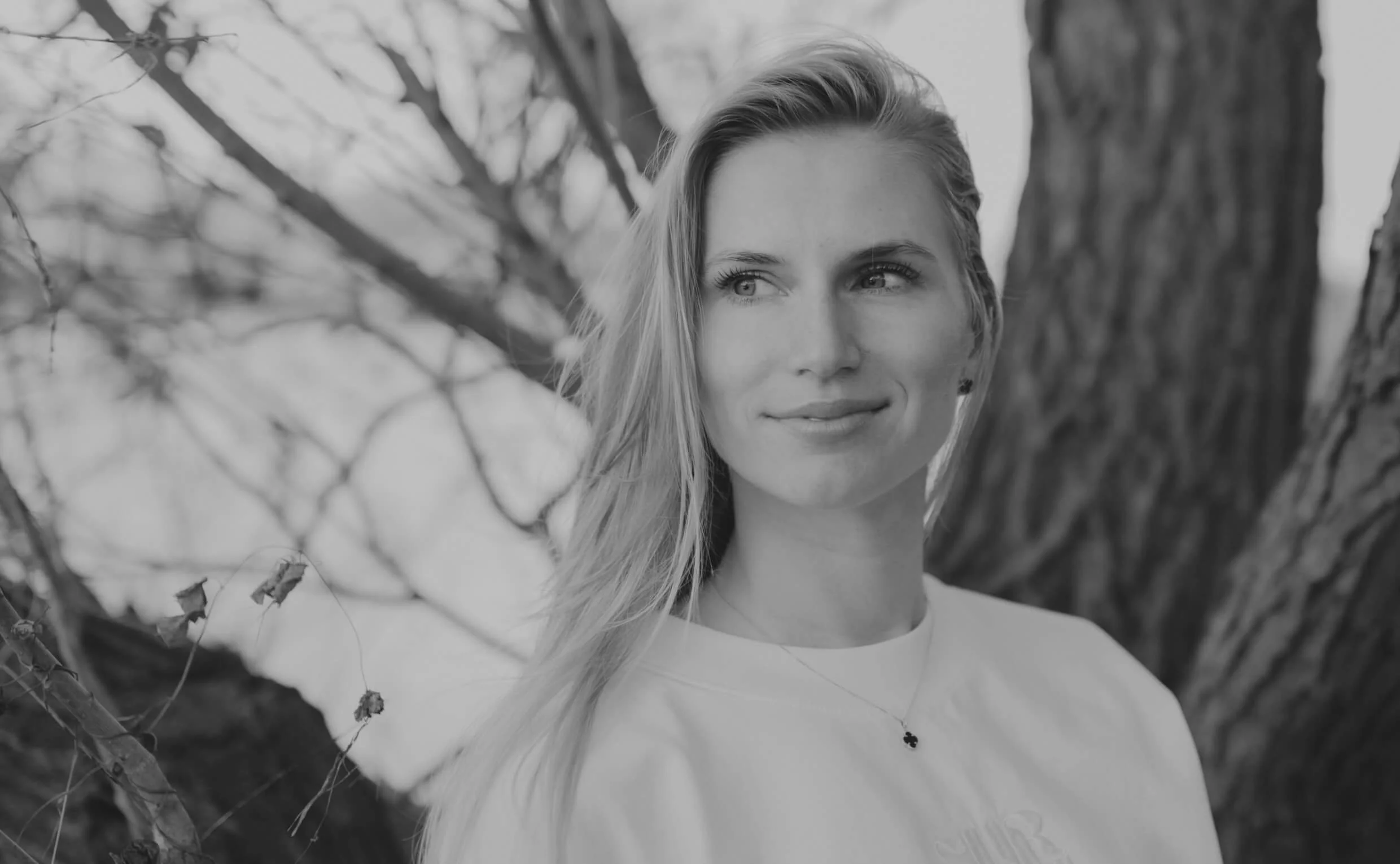 S4/Ep17 Breaking Ancestral Patterns, Following Intuitive Nudges and Opening Ourselves Up To Love with Barbora Sztrancsíková