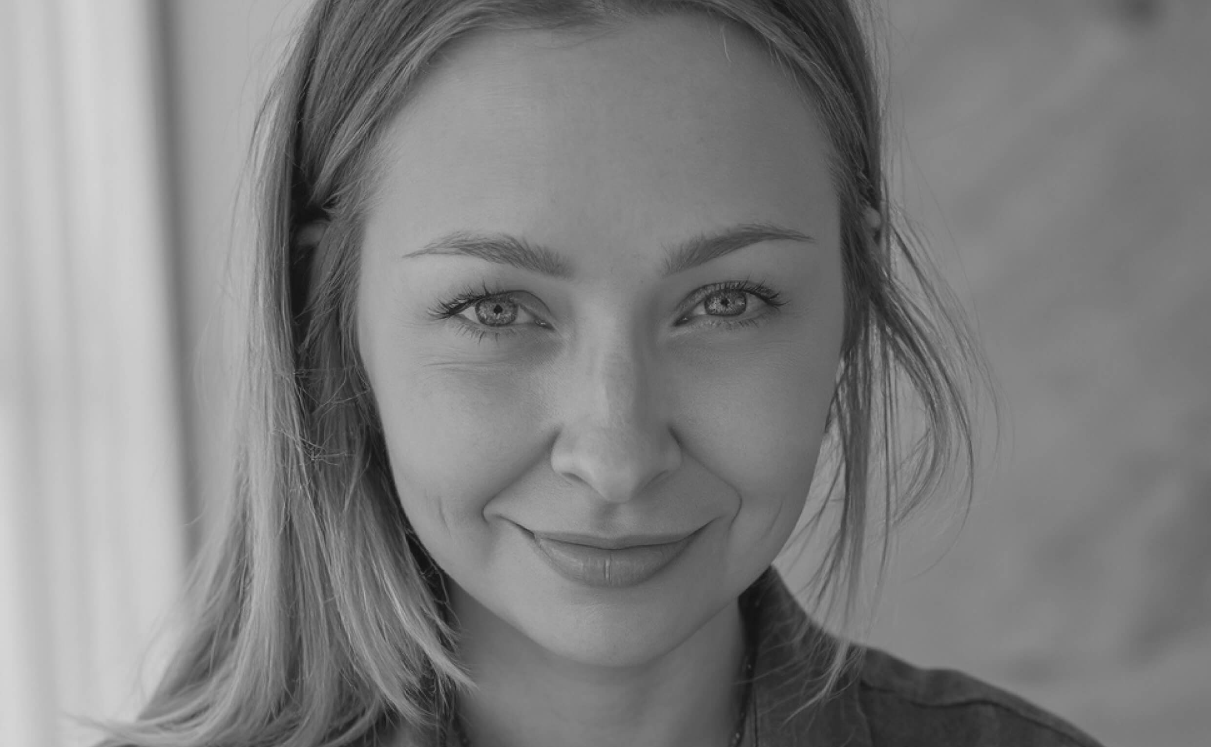 S4/Ep9 Reconnecting To Your Body’s Wisdom, Releasing Shoulds &amp; The Red &amp; Green Flags Of The Coaching Industry with Jessica Maniatis