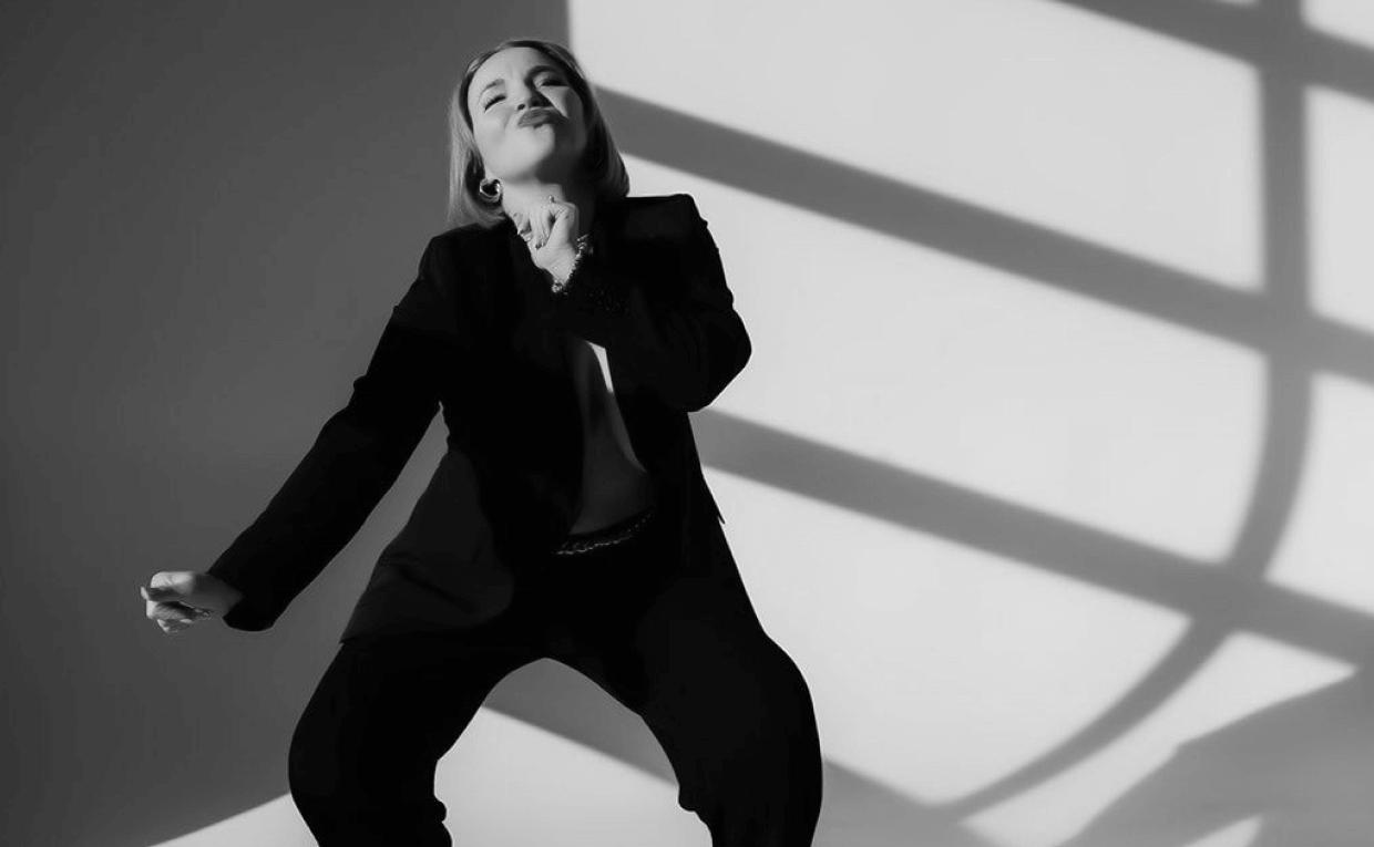 S1/Ep6 On Building a 7-Figure Badass Business, Manifesting Fulfillment, and The Power of Community with Sam Altieri