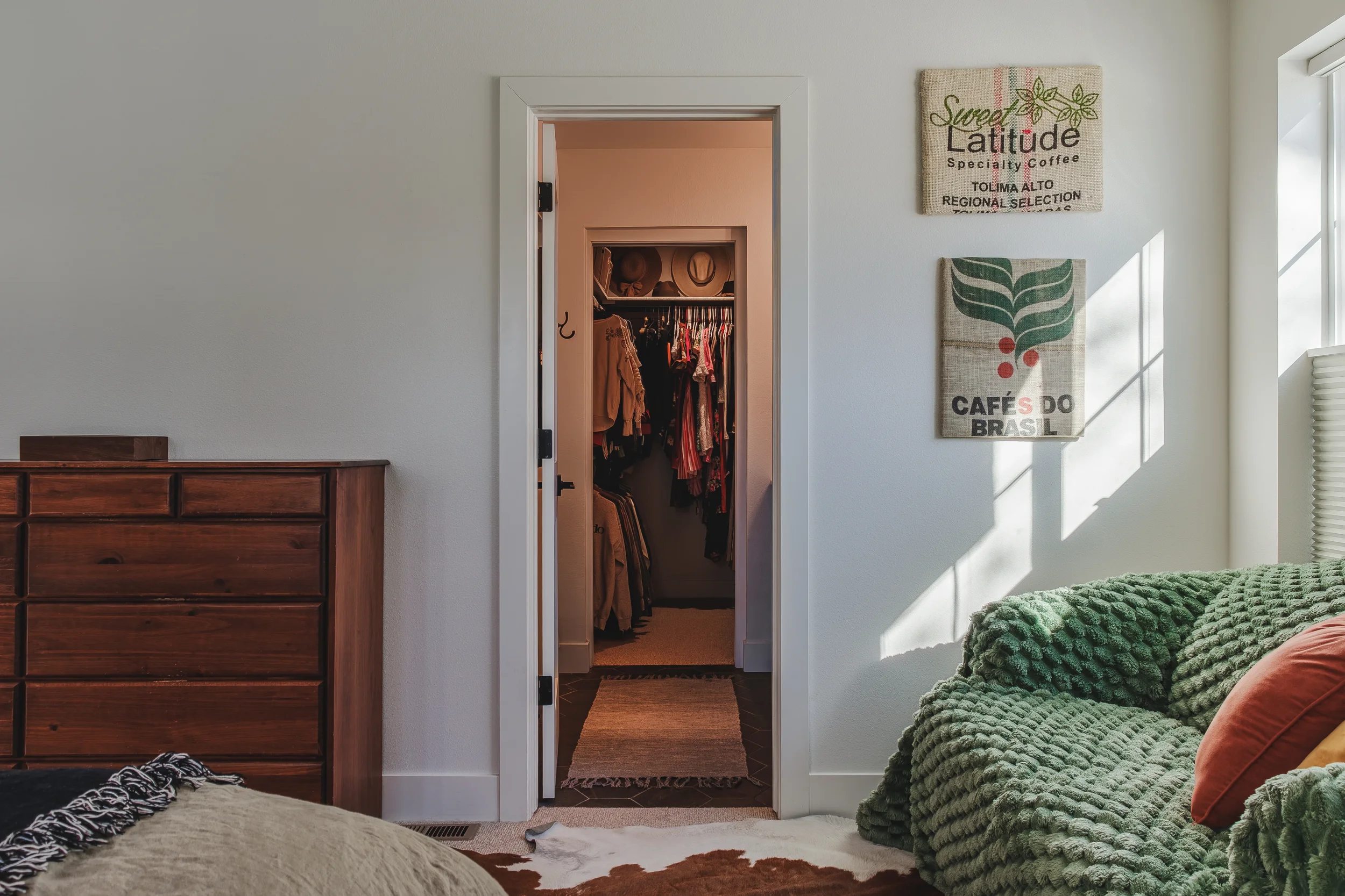 bedroom-bathroom-closet-transition-interior-photography.webp