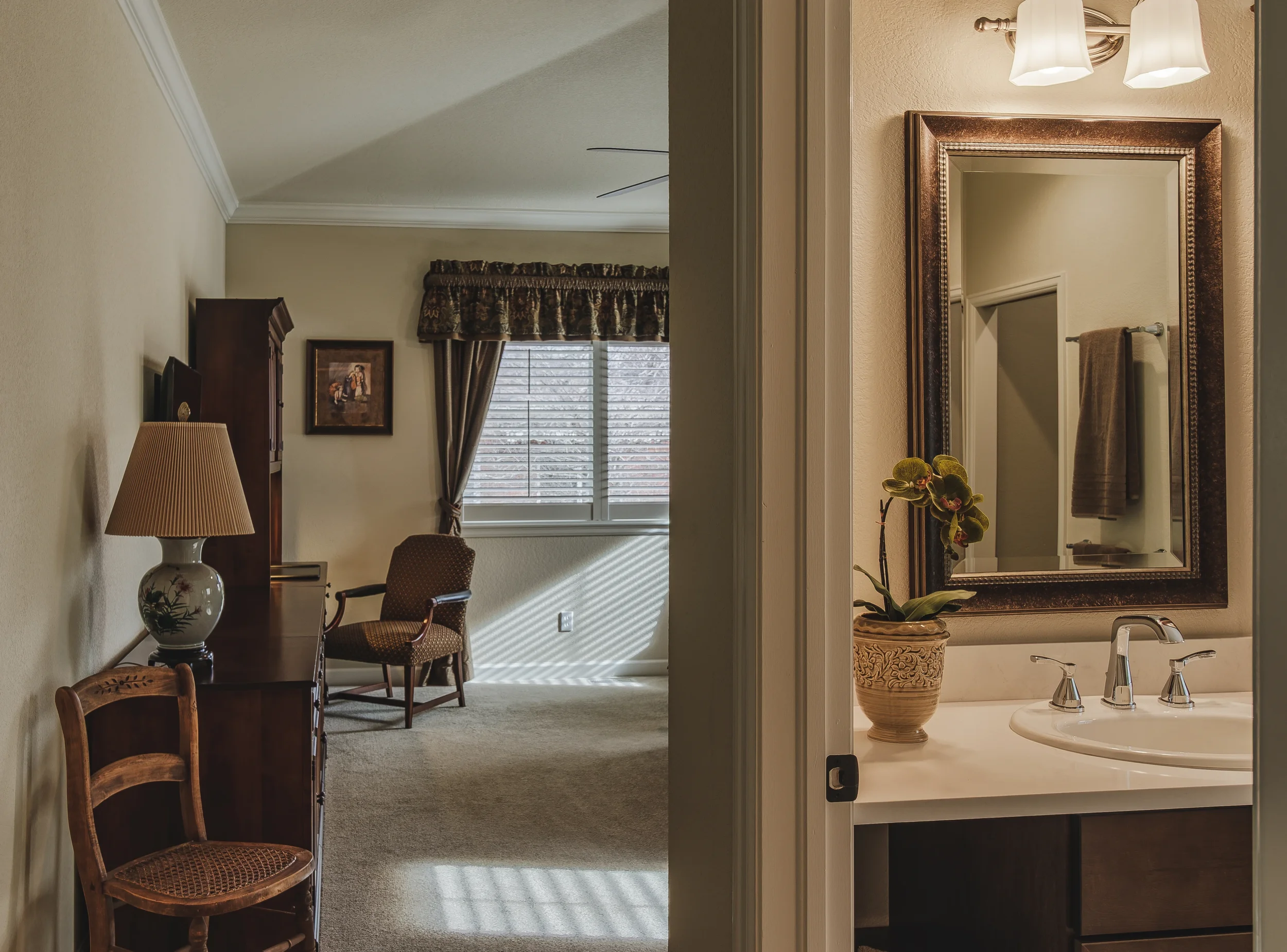 real-estate-photography-bedroom-view-view-longmont.webp