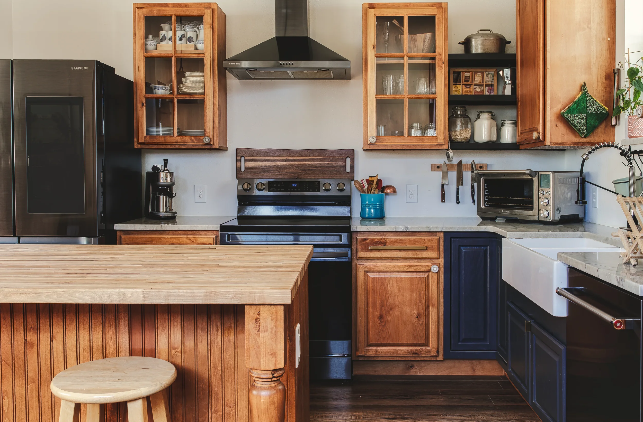 architectural-photography-farmhouse-kitchen-berthoud.webp