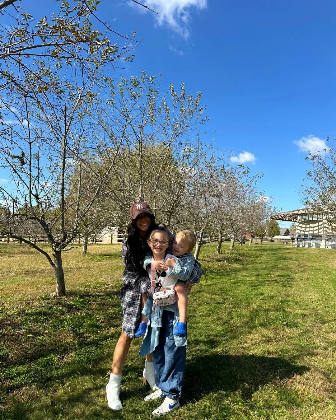 Mom&rsquo;s Farm Day at Hidden Valley 💐🍩🐐

A little something special for Mom this Sunday: &bull; Complimentary donut for Mom &bull; Free Apple Play Yard wristband &mdash; featuring 30+ activities for kids and families to climb, run, play, and exp