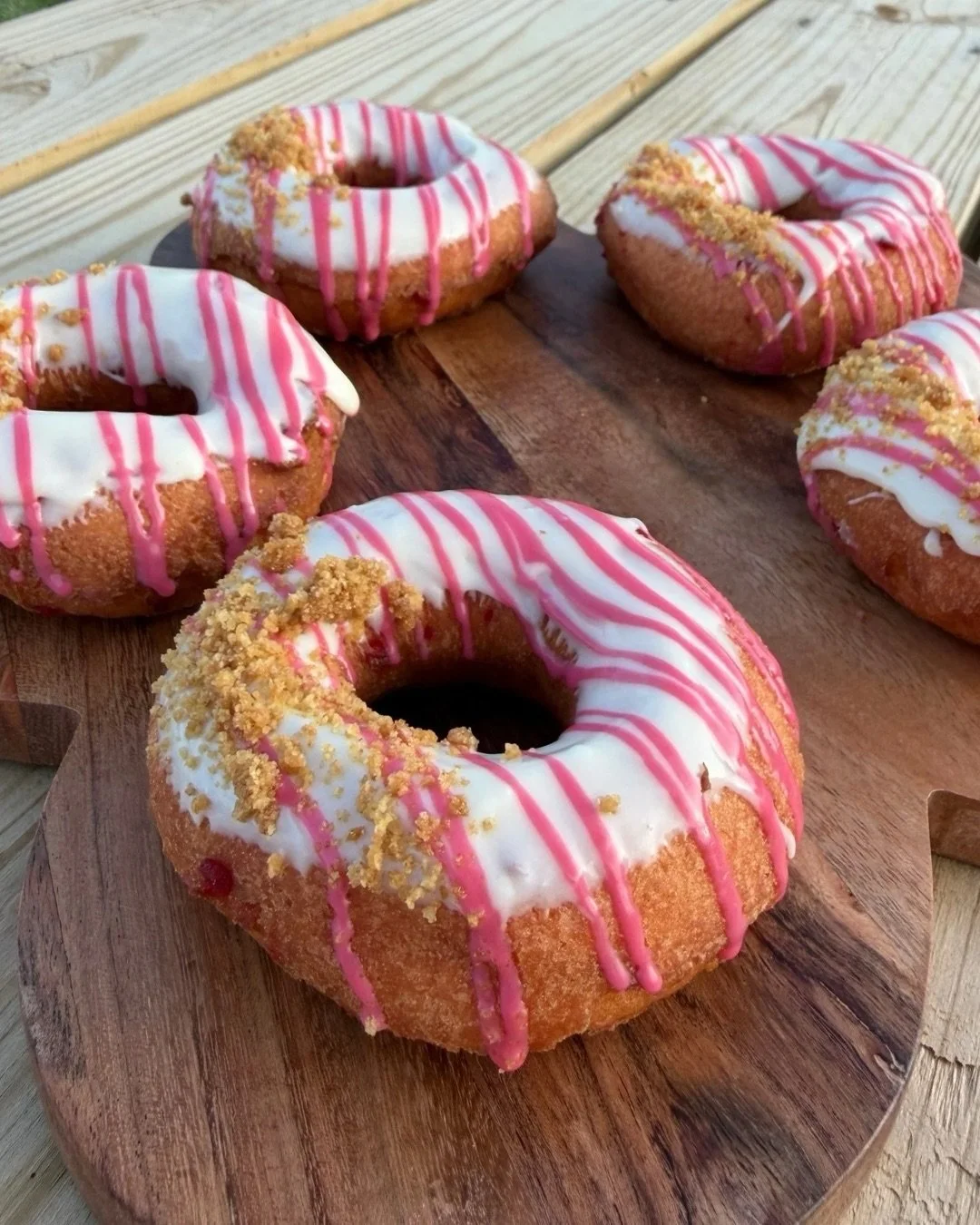 National Donut Day felt like the perfect time to introduce something new. 🍓🍩

Say hello to our Strawberry Cheesecake Donut: a strawberry cake donut topped with cheesecake icing and graham cracker crumble. Available starting today. ✨

#HiddenValleyO