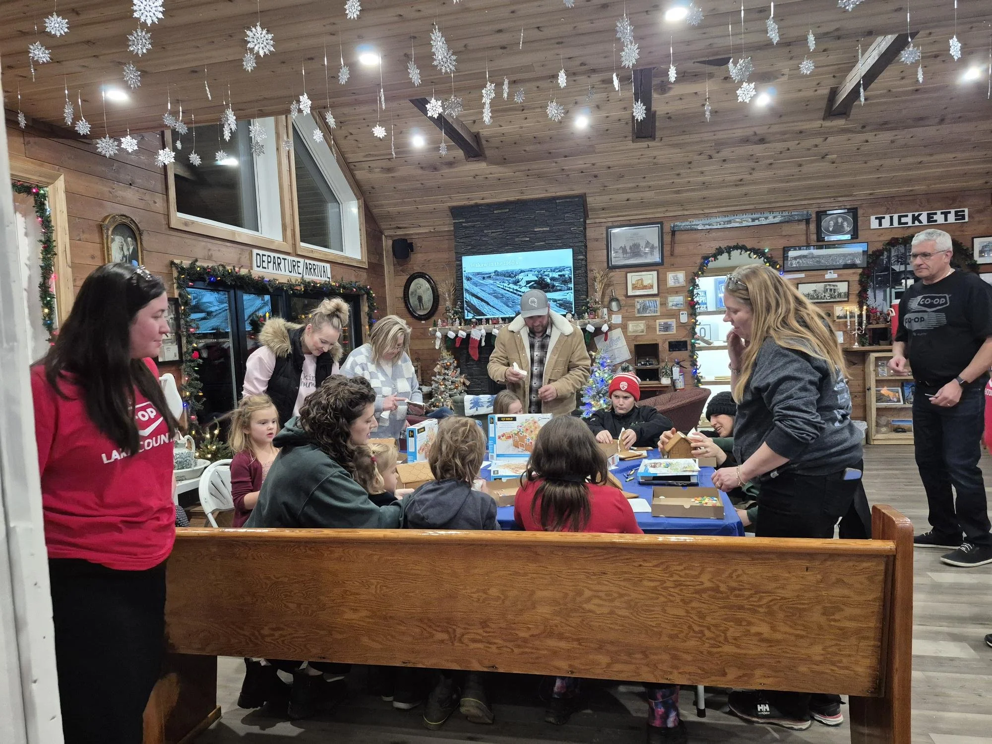 Lake Country Co-op Decorating Event