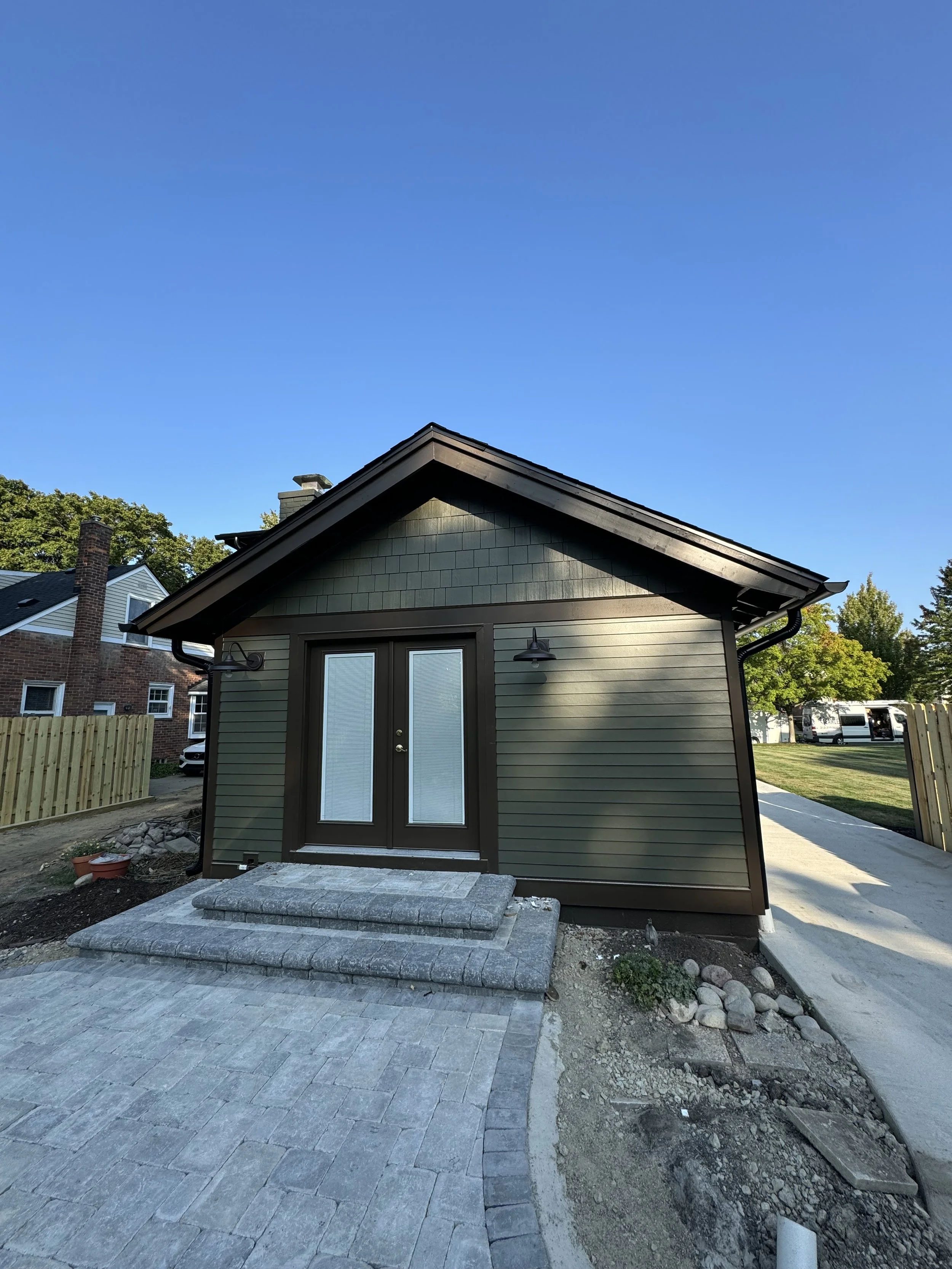 Small modern house new 3d house building in detroit dad's seamless gutters partnered up with 3D builders. new gutters seamless dads seamless gutters. installed 6' seamless black gutters.