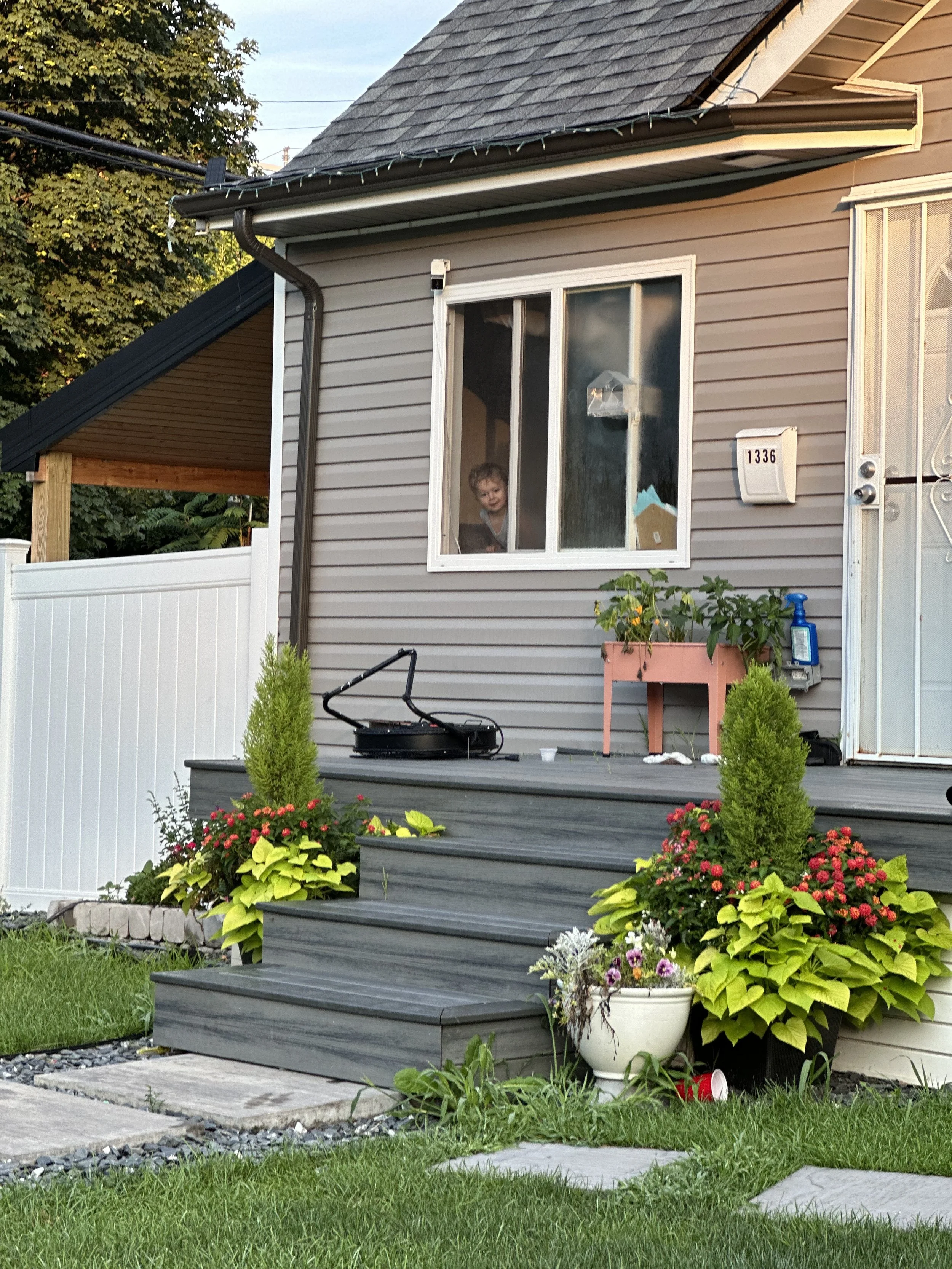 beautiful house with bronze gutters installed by dads seamless gutters Detroit michigan