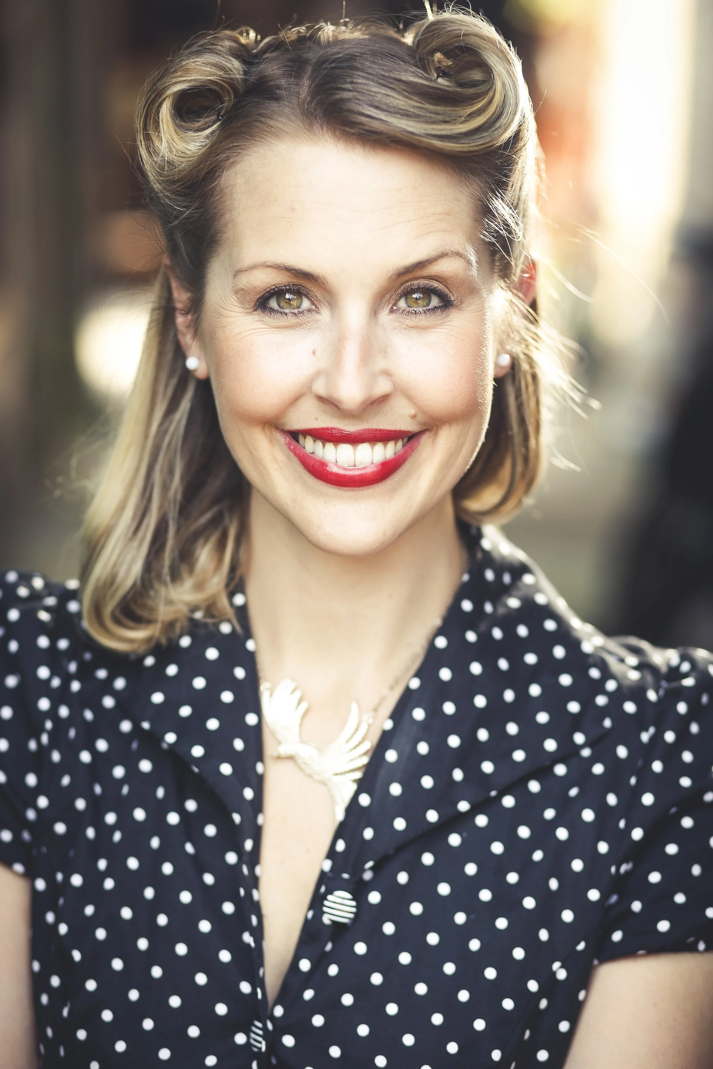 Vintage 1940s singers for live entertainment in London