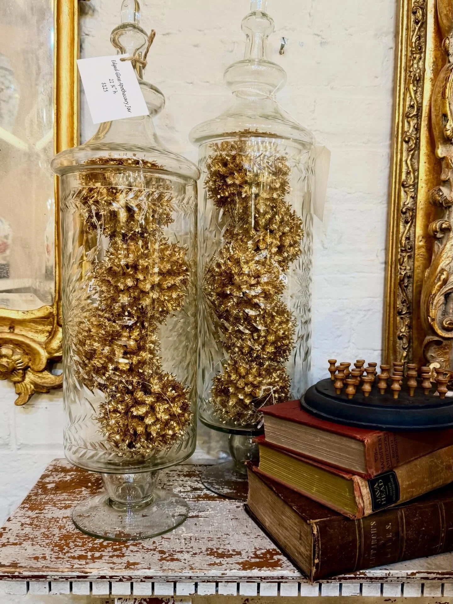 Soul reset in Beacon Hill ✨🎄

Boston, Beacon Hill, Beacon Hill Books &amp; Cafe, Upstairs Downstairs Home, Christmas, City, Interior Design, Interior Decor, Home Decor, Design Inspo