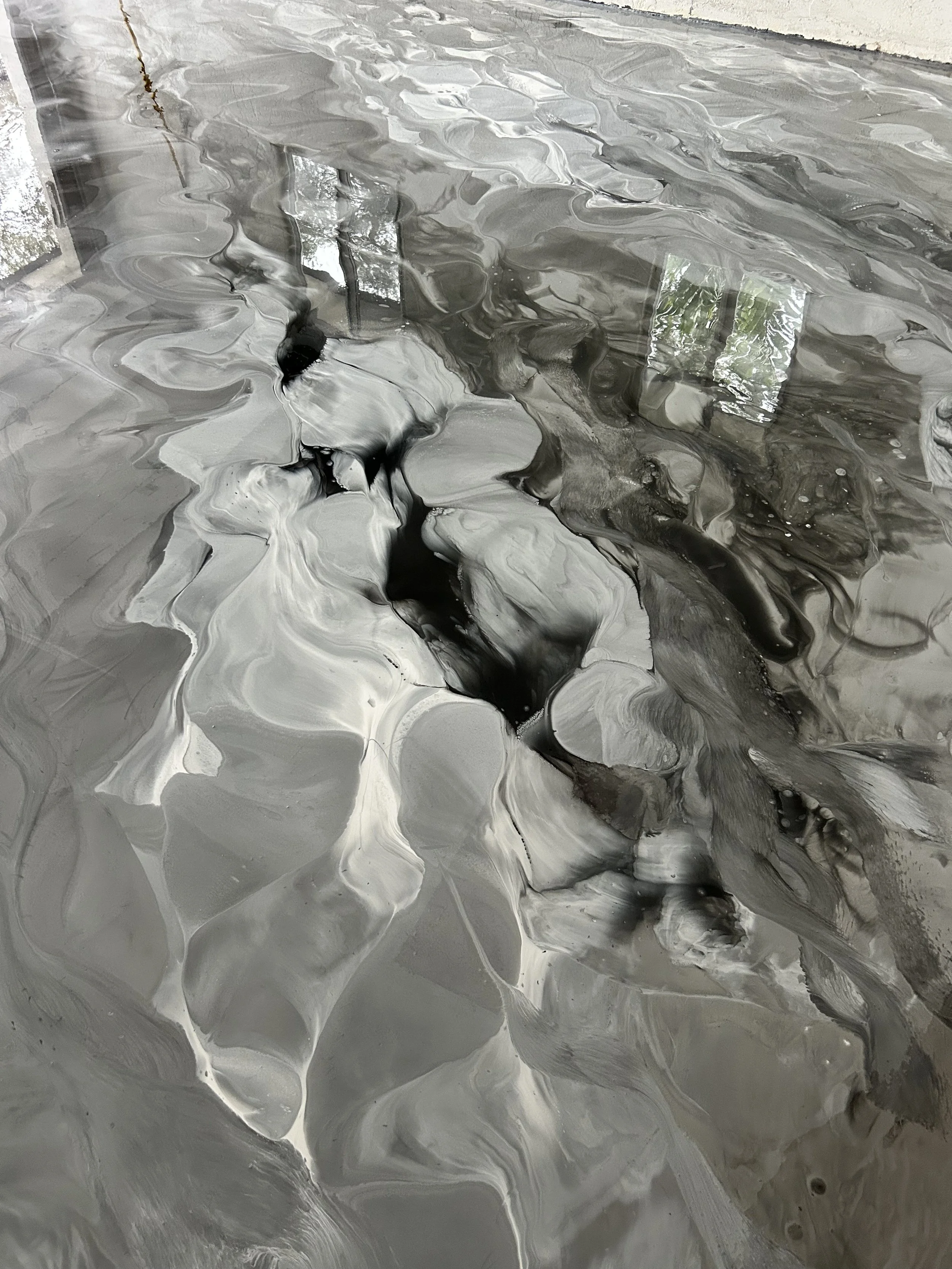 grey black white epoxy floor 