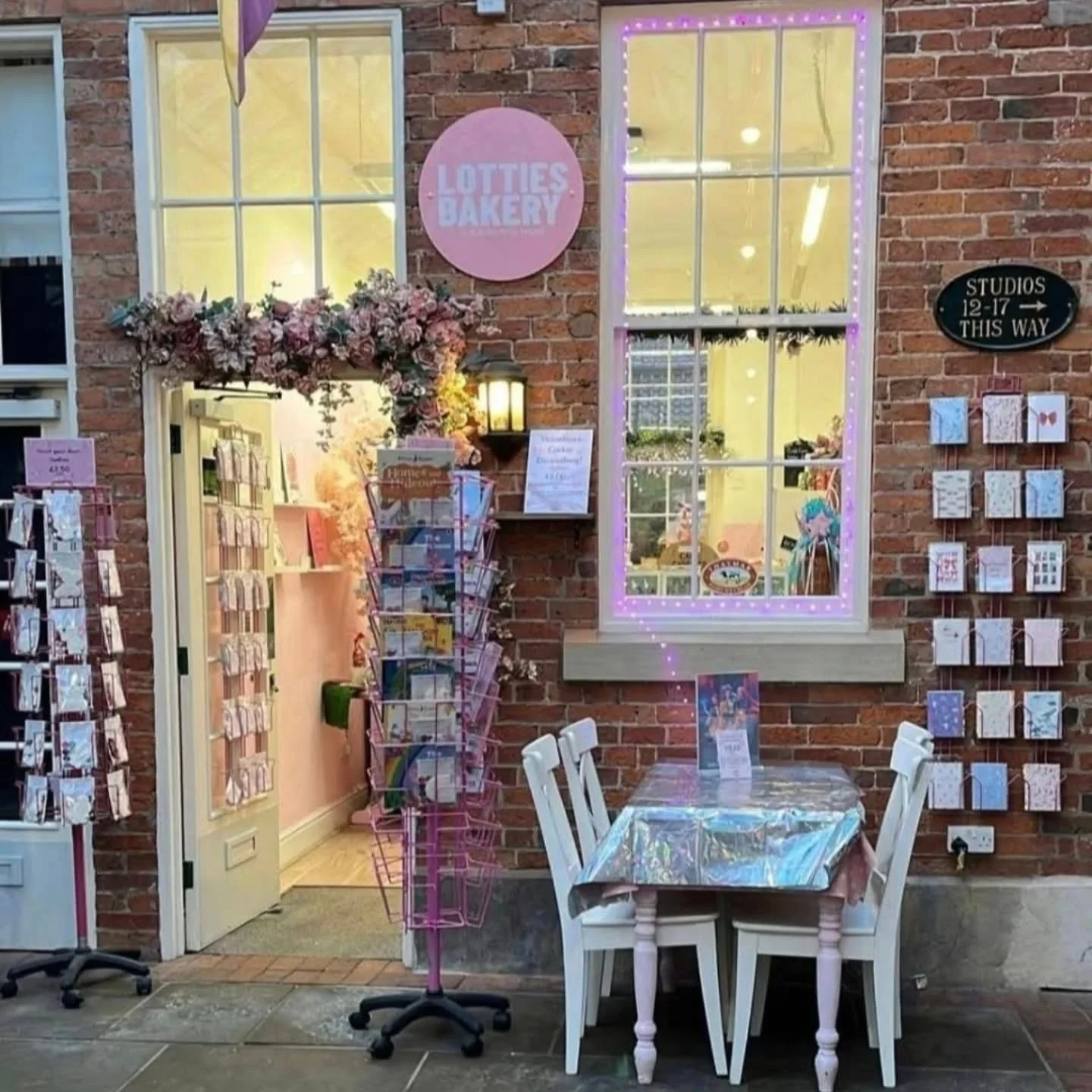 Easter Cookie Decorating Sessions!🌟 
03/03-12/4. Open Monday-Sunday. 10-4.
4 x cookies and a drink &pound;8 each ❤️
1 hour sessions - &pound;5 deposit required to secure the table.
Includes 4 cookies, edible pens/ sprinkles and glitter to decorate a