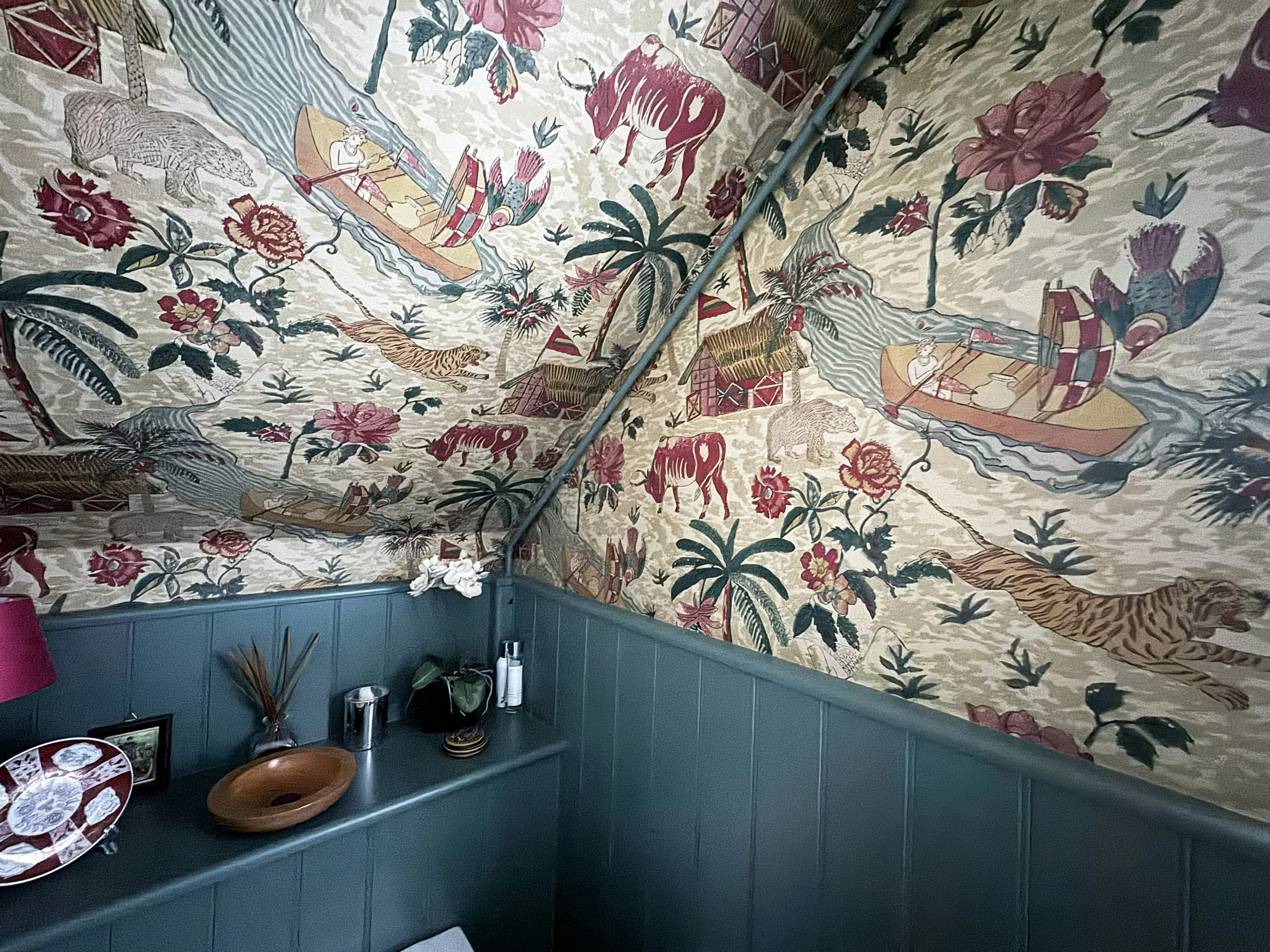 Decorative jungle-themed wallpaper featuring animals like tigers, elephants, and a leopard, along with boats, people, and tropical plants.