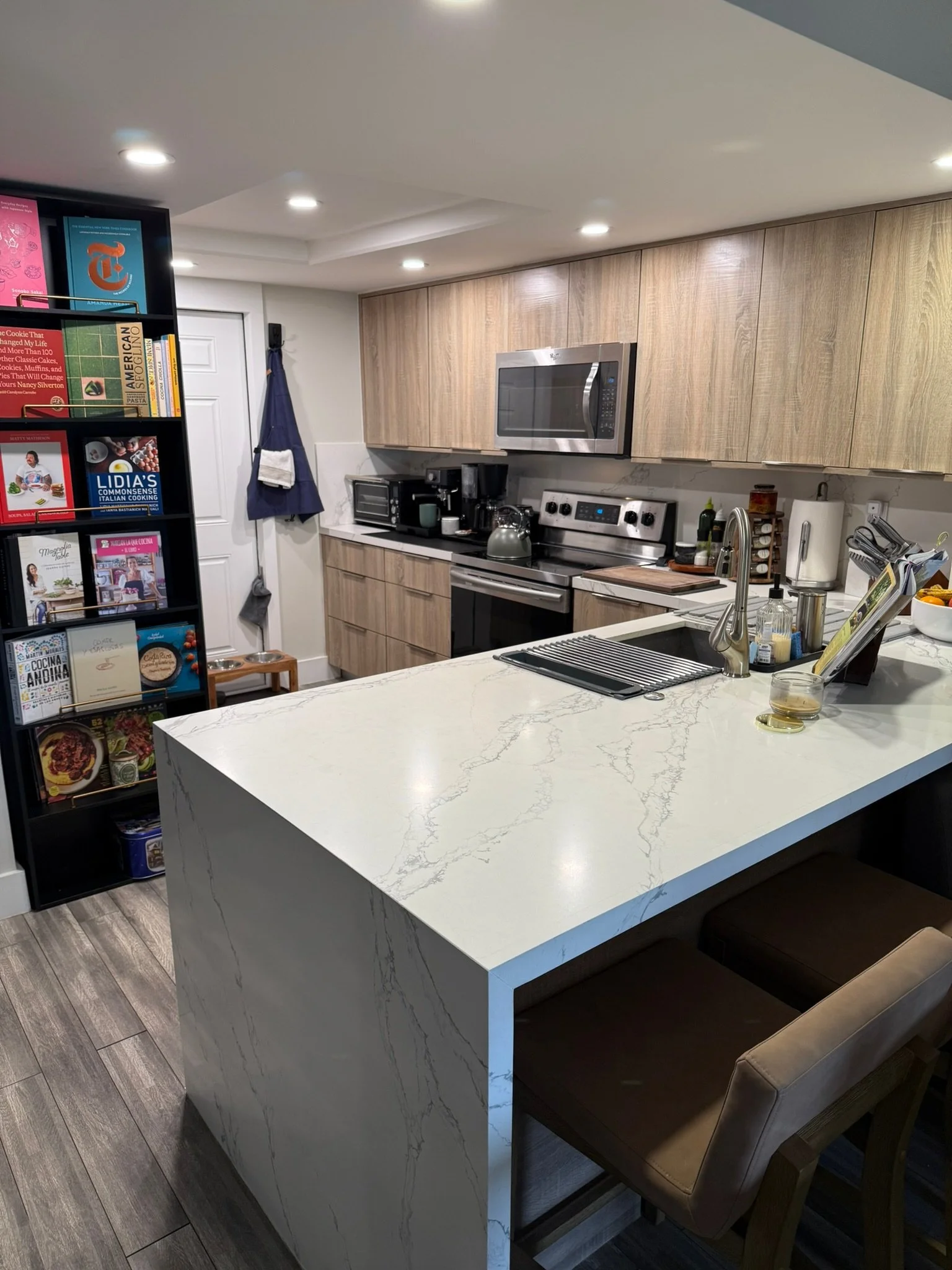 Contemporary Kitchen Remodel by Sandeca Services project photo