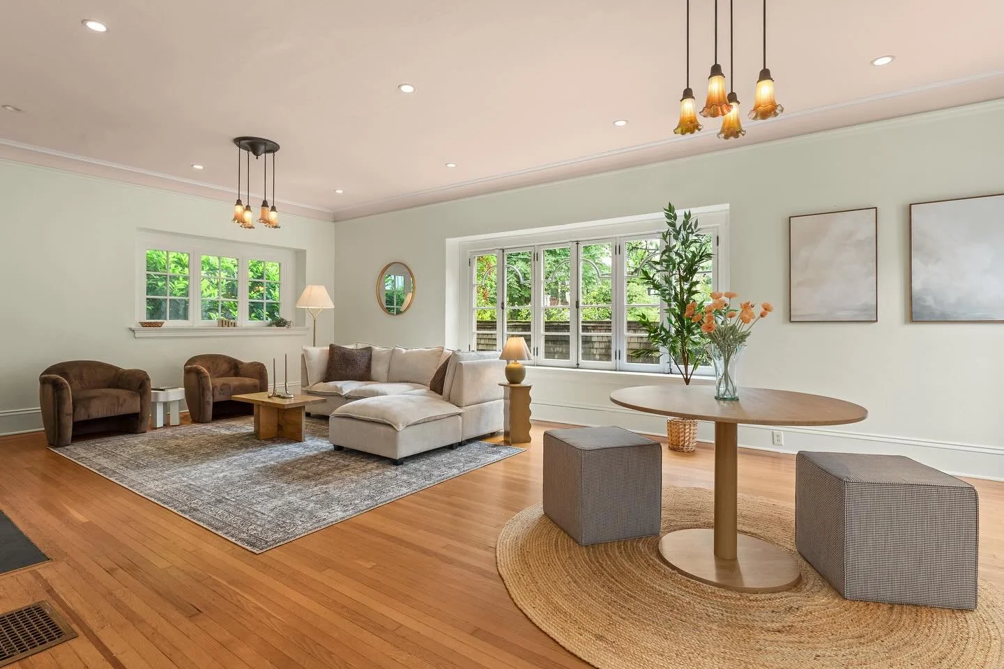 You heard it correctly, we are now accepting new clients and have a couple upcoming openings in November!

DM us to get on our books. We would love to help make your listing shine ✨ 

Listing by @pienoviproperties