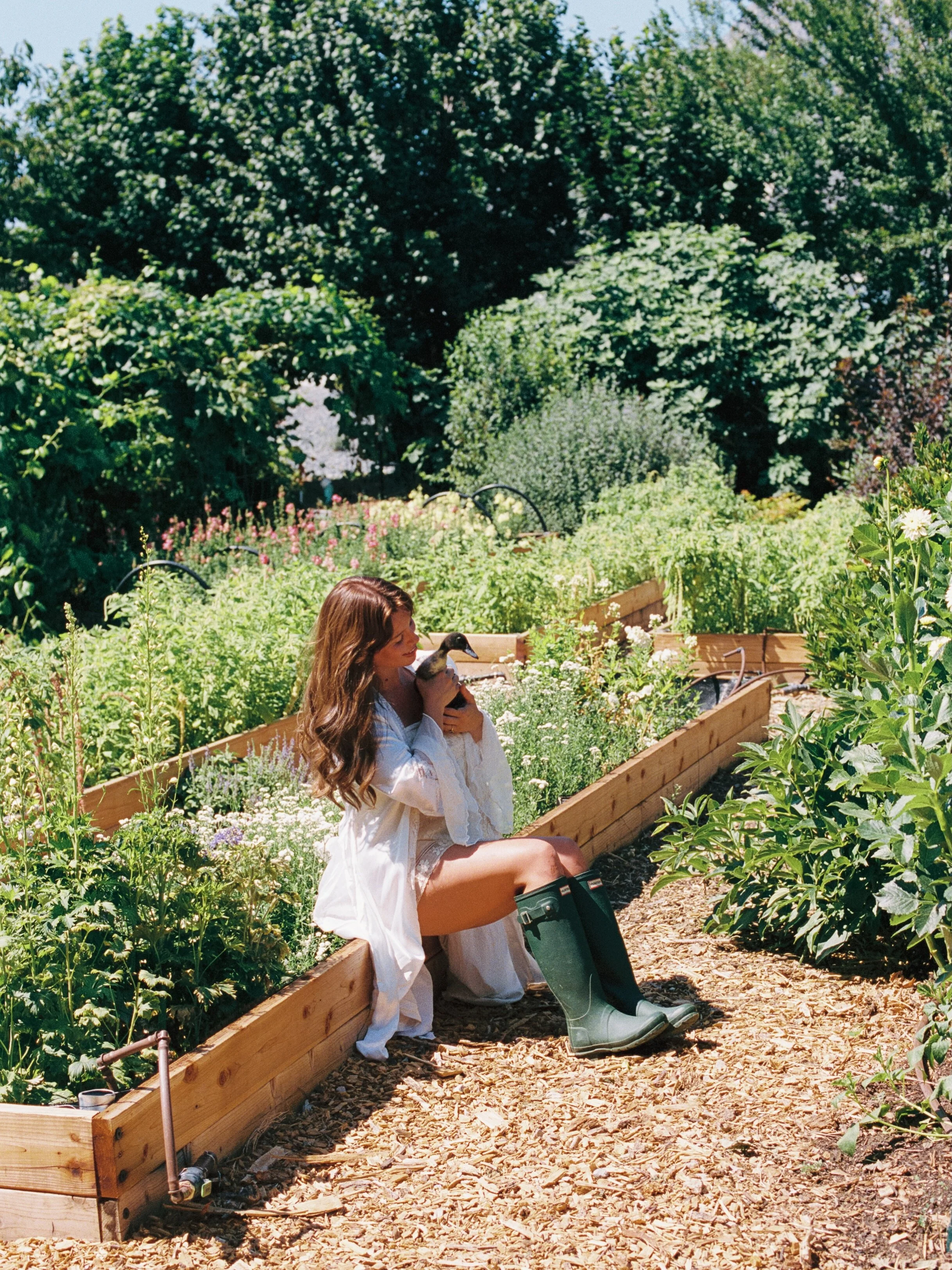 getting ready in the garden 🪴
35mm

Planning + Production: @saltedivoryy
Florist: @oliveandsagefloral
Creative Direction + Food Styling: @saltedivoryy + @oliveandsagefloral
Venue: @northogdenflowerfarm
Bride: @apkipps