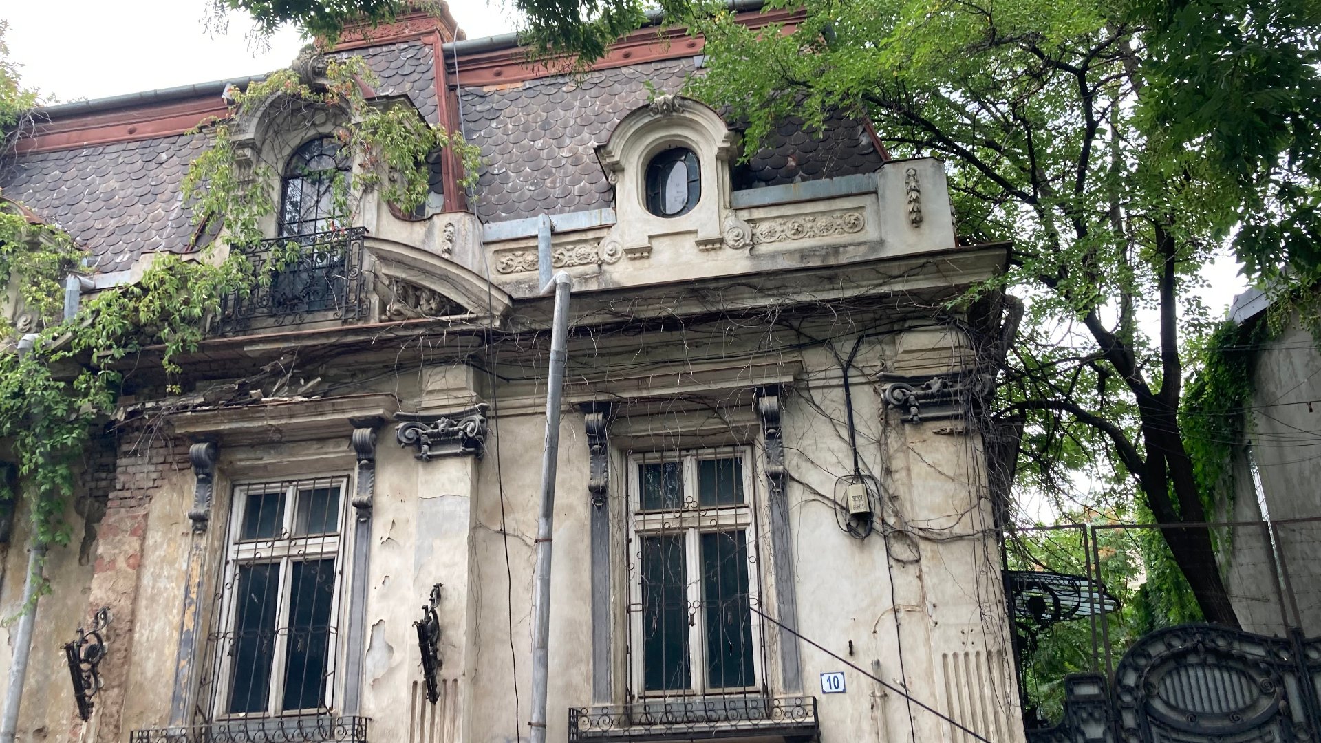 Scar Architecture: How Things Stand in Present Day Bucharest
