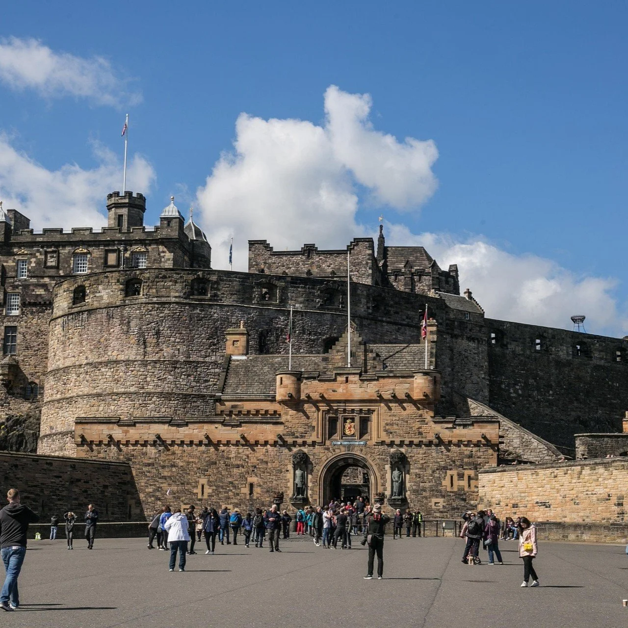 eduardovieiraphoto-edinburgh-castle-5072317_1920.jpg