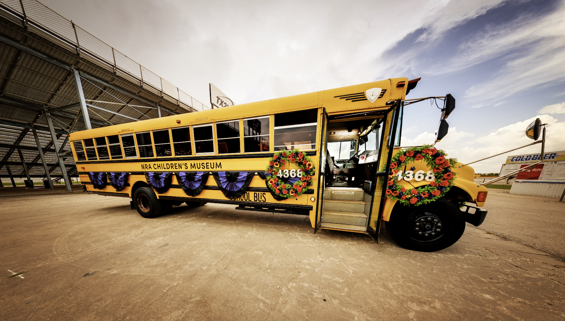 YELLOWMUSEUMBUS.png.webp