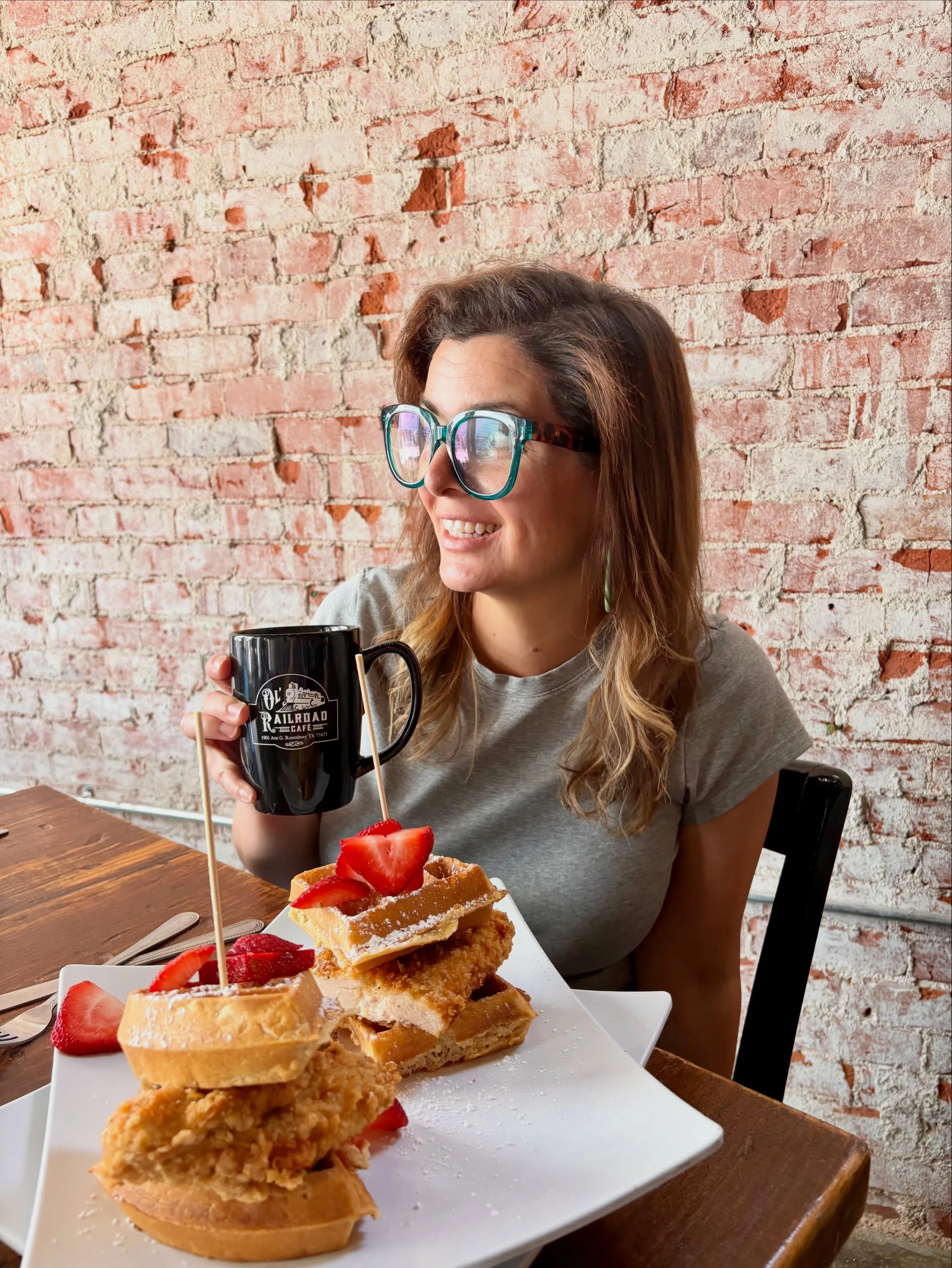 Local magic show and @olrailroadcafe1 made for a pleasant morning! I&rsquo;ll be dreaming about the chicken and waffles 🤤

#rosenbergtx #texasfoodie #chickenandwaffles #nataliesotopetersonart #illusions